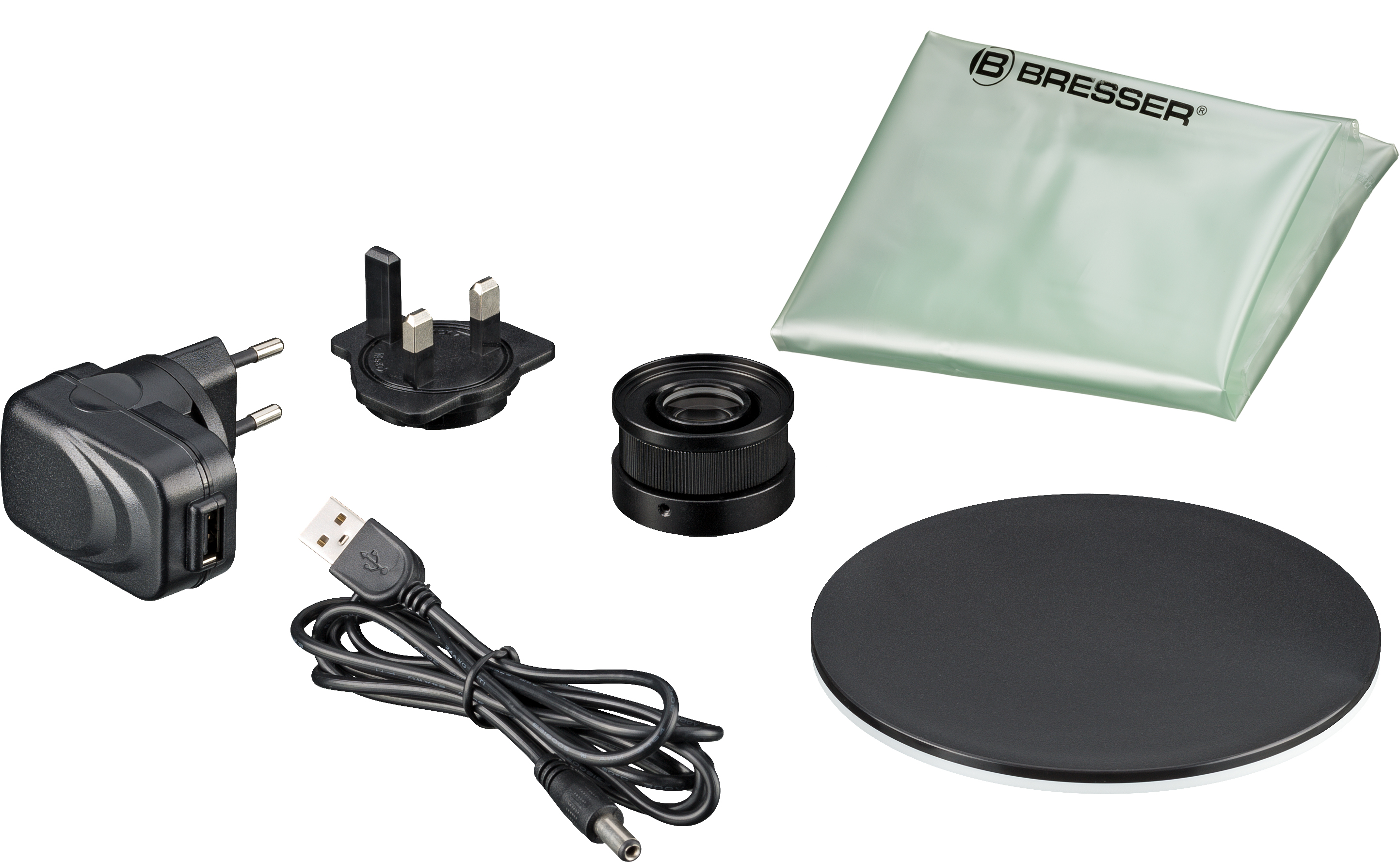 Varios accesorios de microscopio: adaptadores de corriente, cable USB y un paño de limpieza.