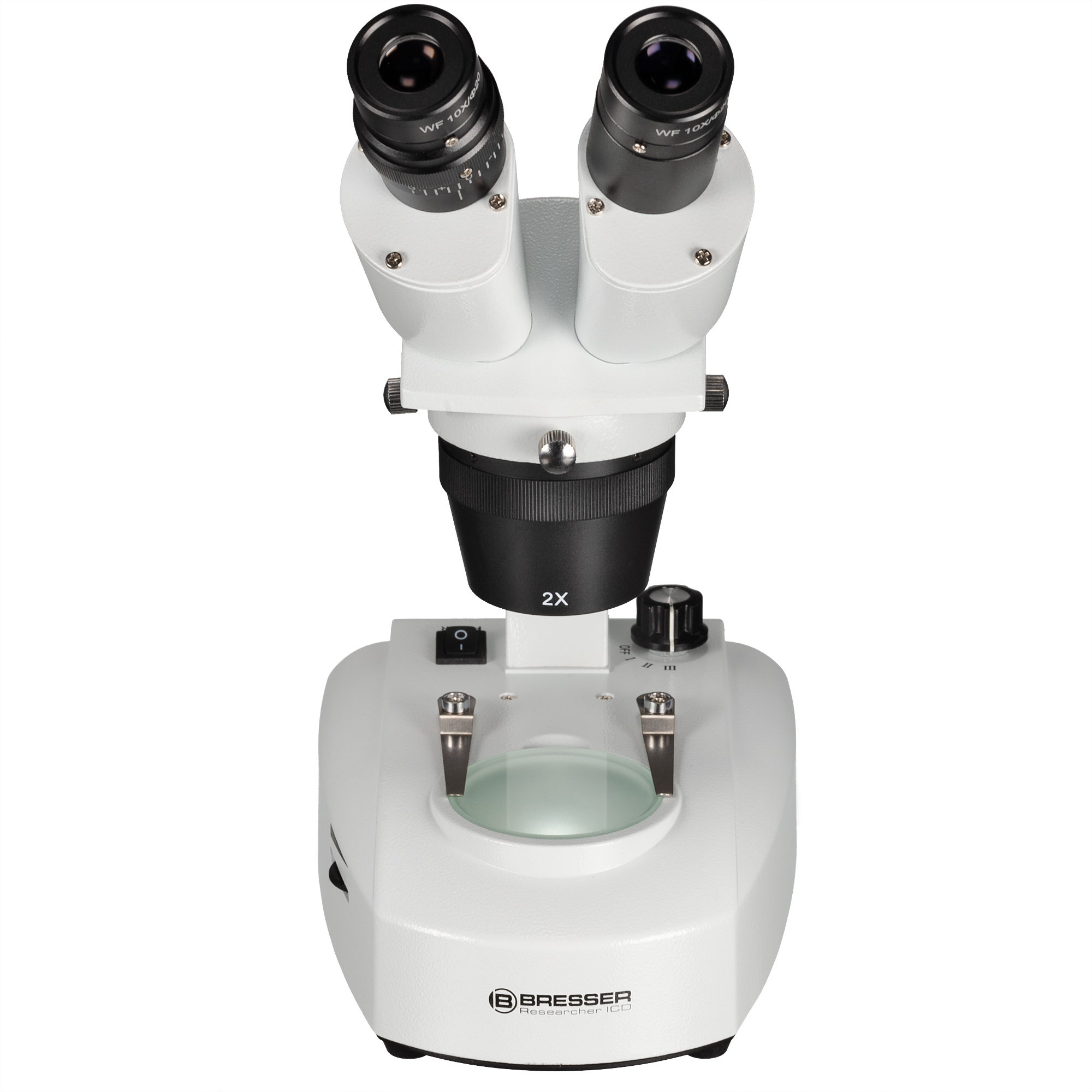 Un microscopio blanco con dos oculares se muestra desde arriba, con un panel de control al frente.