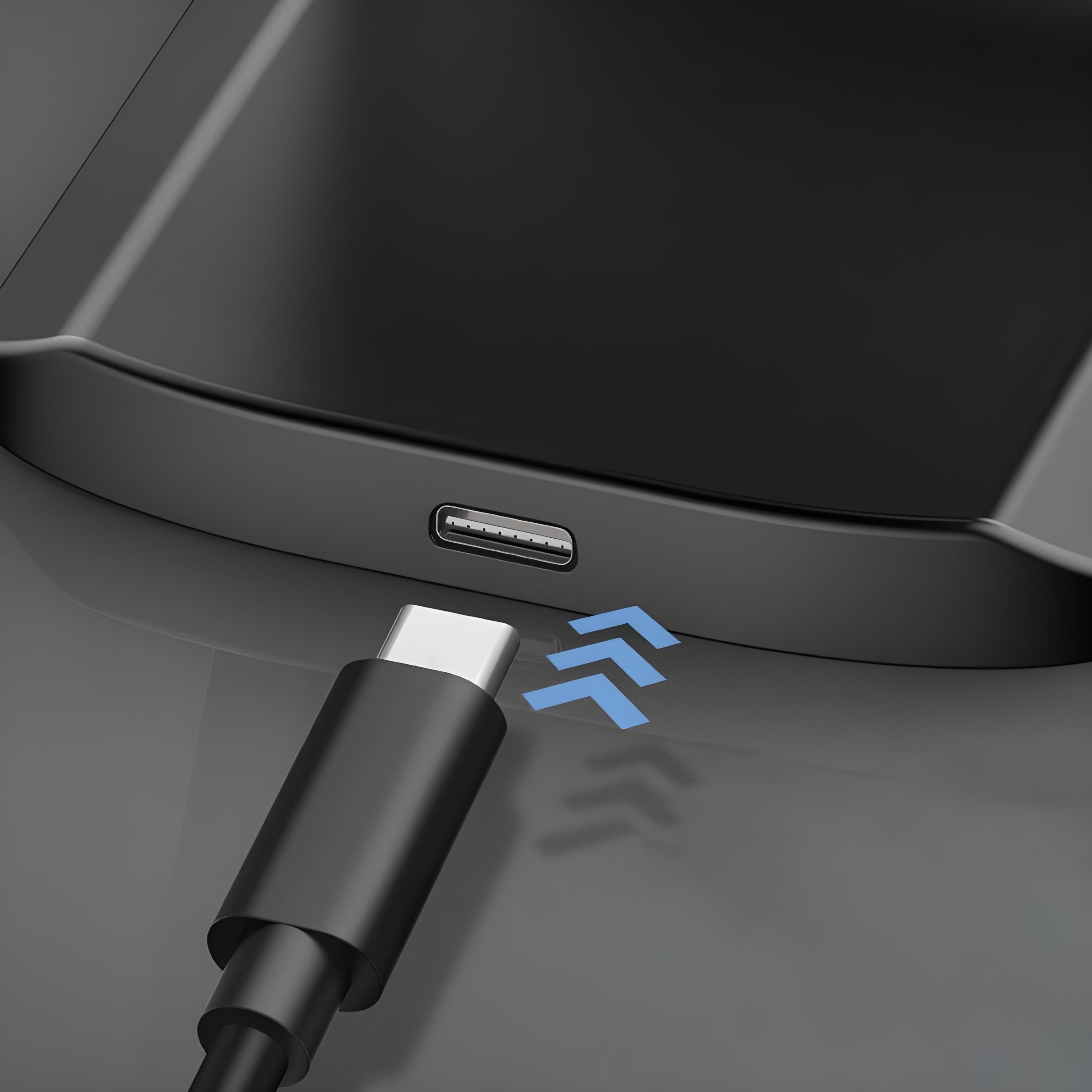 Nahaufnahme eines schwarzen Geräts mit USB-C-Anschluss. Ein schwarzes Kabel ist angeschlossen.