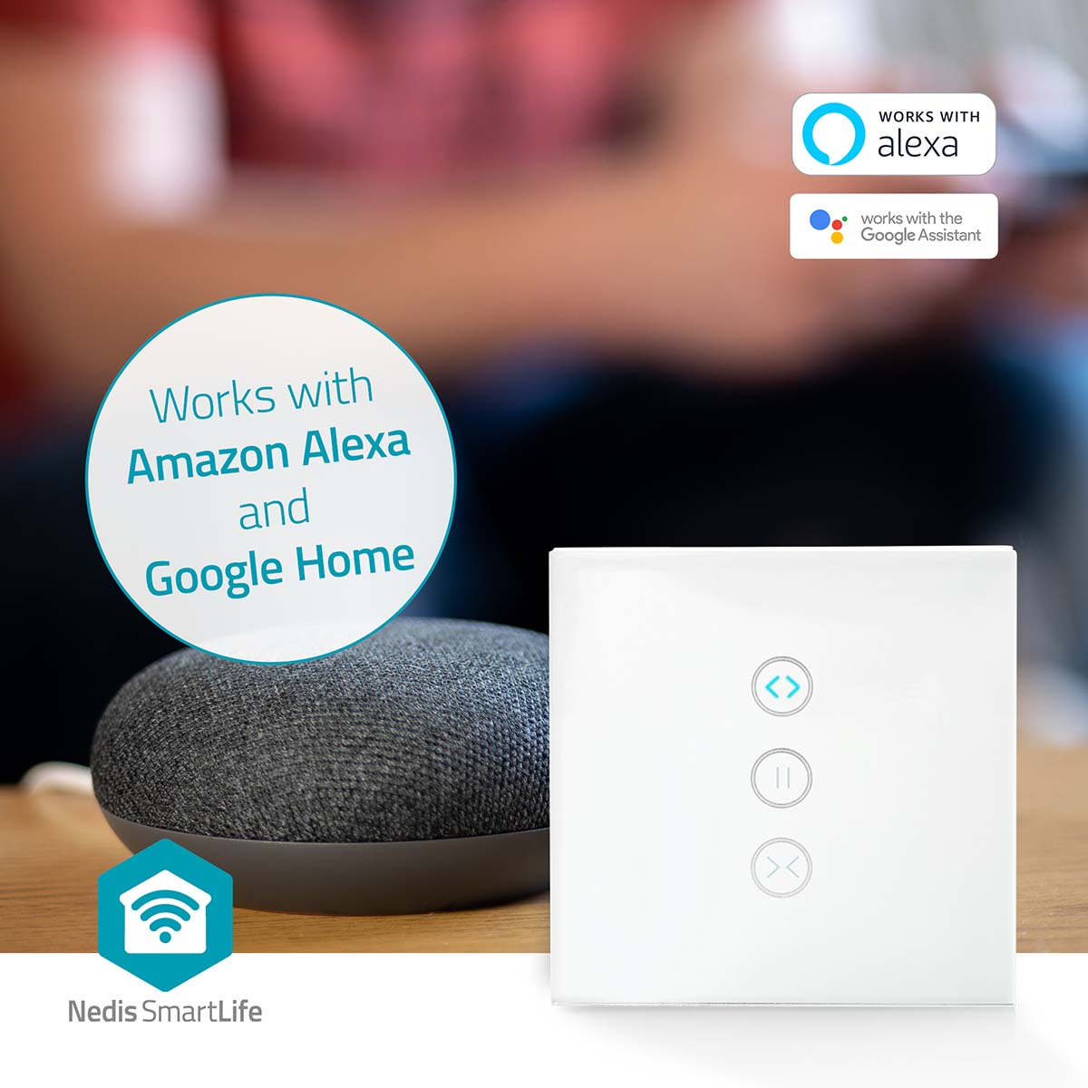 Ein Smart-Home-Gerät mit Smart-Lautsprecher und Wandschalter mit Tasten und Logos.