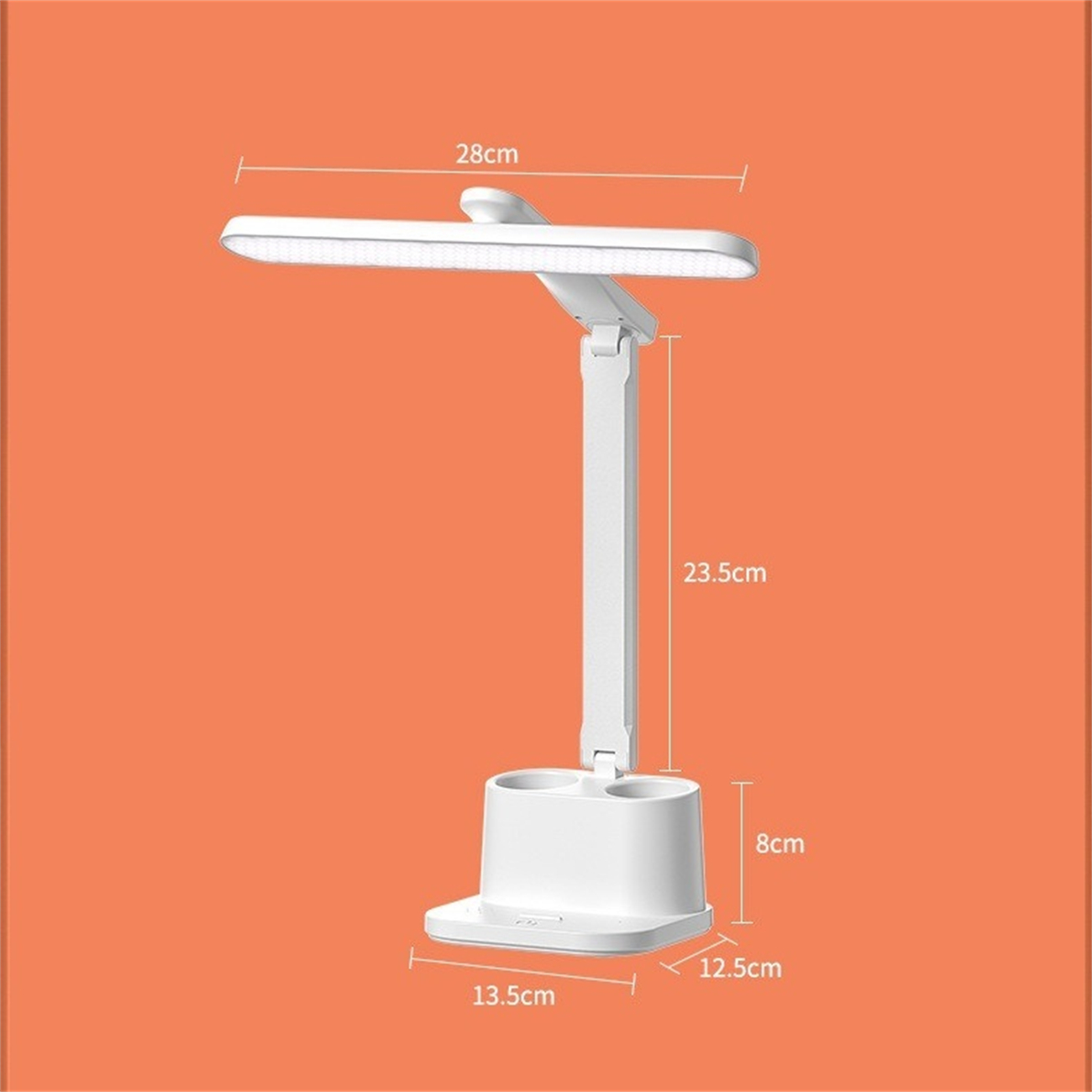 Eine verstellbare weiße Schreibtischlampe, mit Maßangaben auf orangefarbenem Hintergrund.