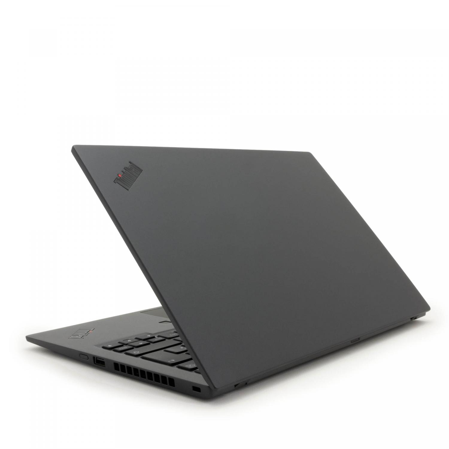 Ein schwarzer Laptop, geschlossen, mit sichtbar ThinkPad-Logo. Der Laptop ist leicht geöffnet.