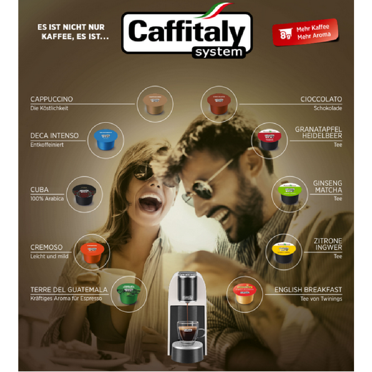 Menschen lächeln, eine Kaffeemaschine und Kaffeepads. Eine Vielzahl von Geschmacksrichtungen werden gezeigt.