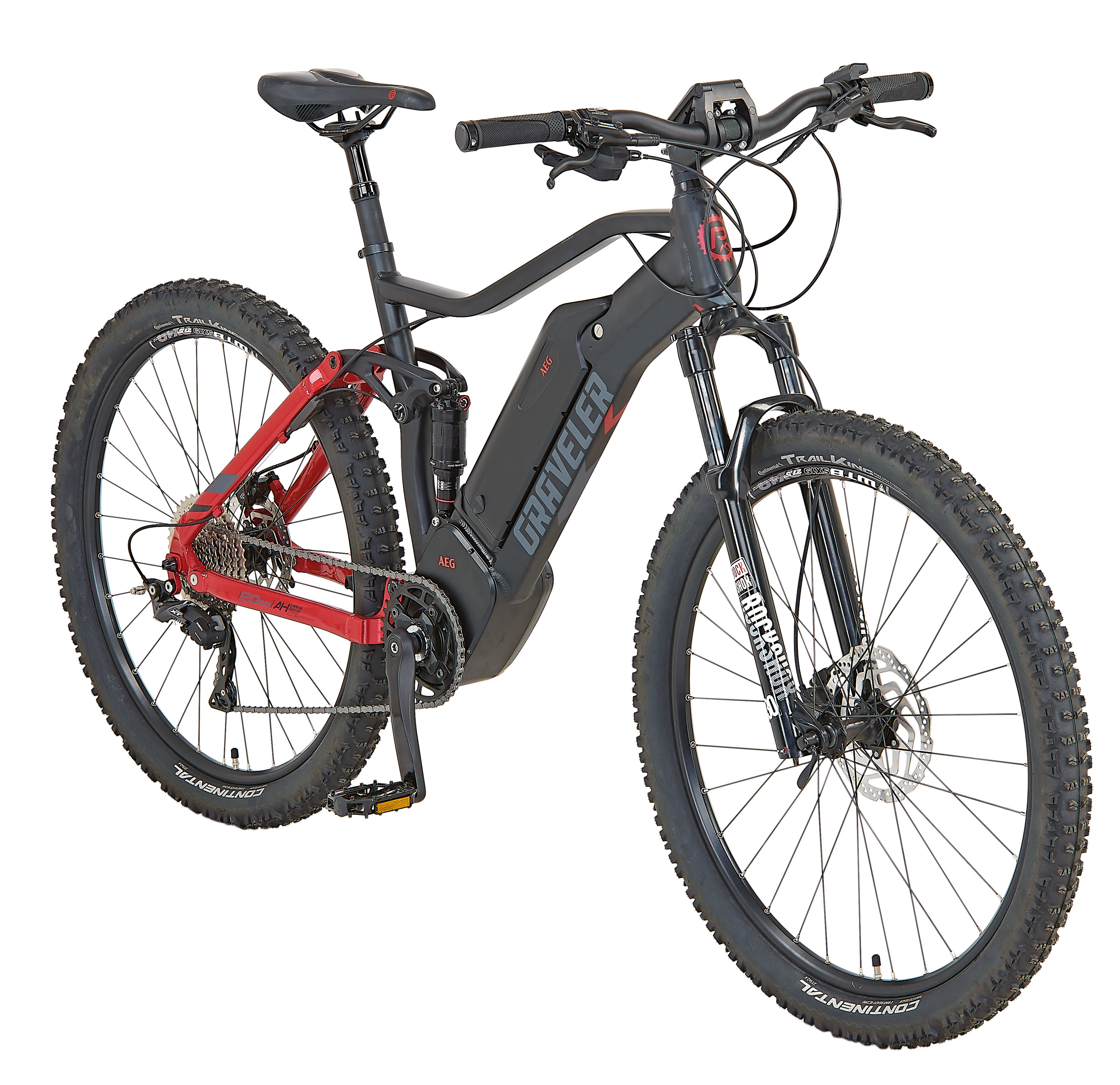 Ein schwarzes und rotes E-Bike mit breiten Reifen und Federung, auf weißem Hintergrund.