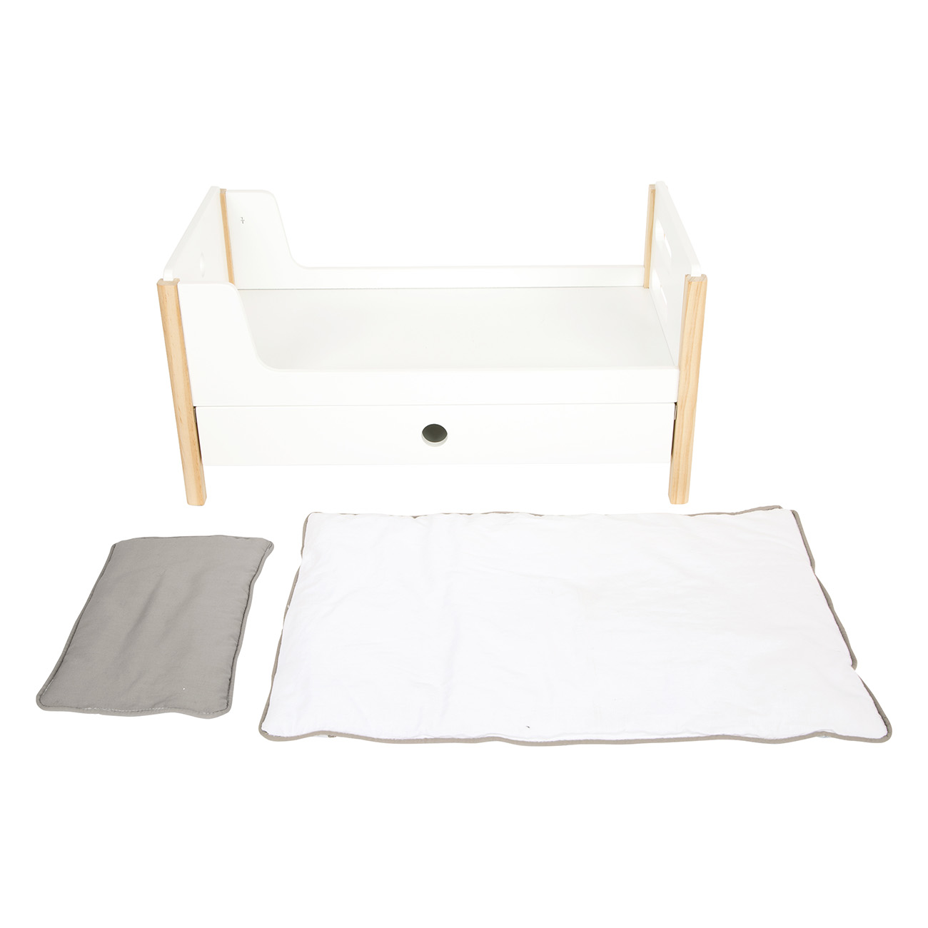 Weißes Kinderbett mit Schublade, grauer Wickelauflage und weißer Wickelunterlage.