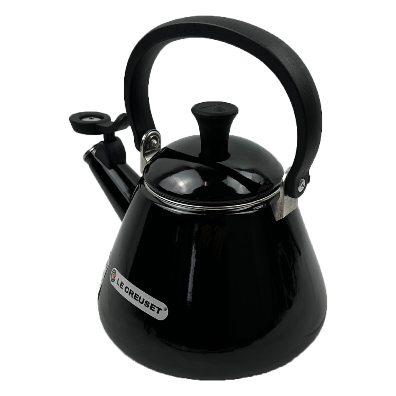 Schwarzer Wasserkocher mit schwarzem Griff. Der Markenname Le Creuset ist sichtbar.