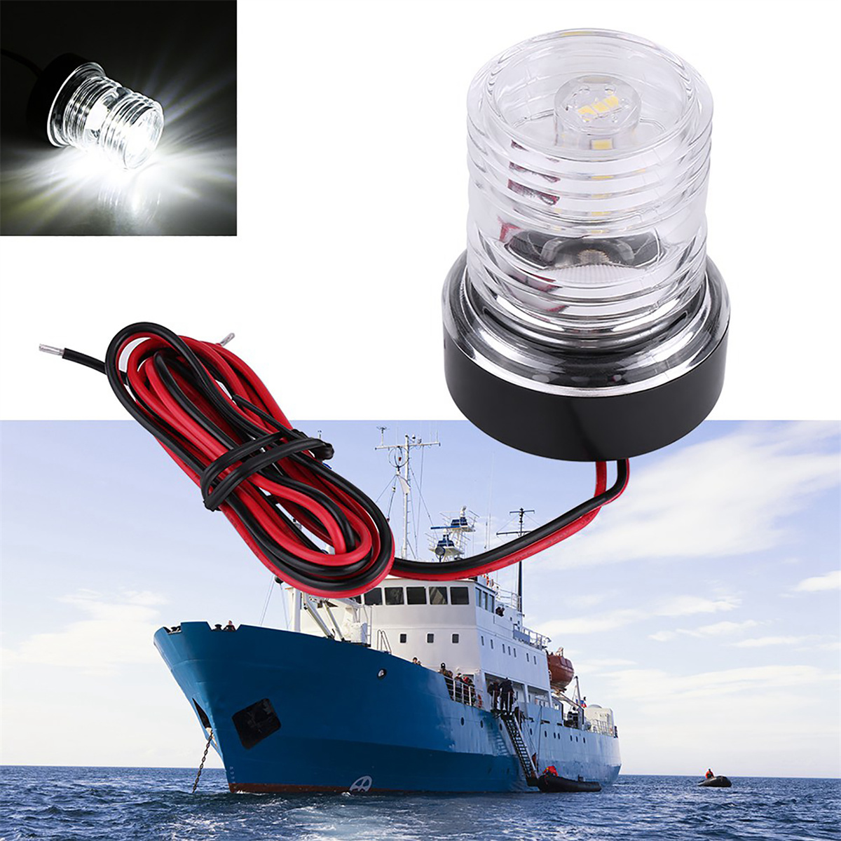Ein Boot mit blauem Rumpf und einem Navigationslicht, außerdem eine Nahaufnahme des Lichts und seiner Drähte.