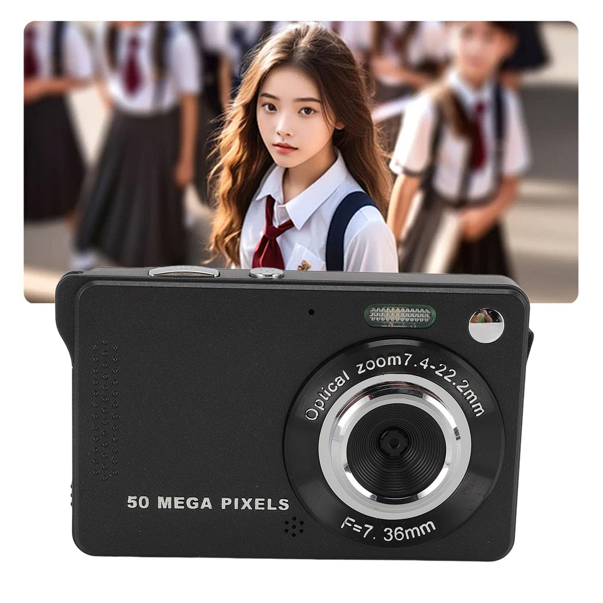 Schwarze Digitalkamera mit einem Mädchen im Hintergrund, das eine Schuluniform trägt.