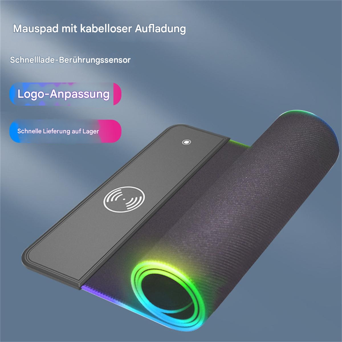 Aufgerolltes schwarzes Mousepad mit LED-Leuchten am Rand, mit Ladepad.