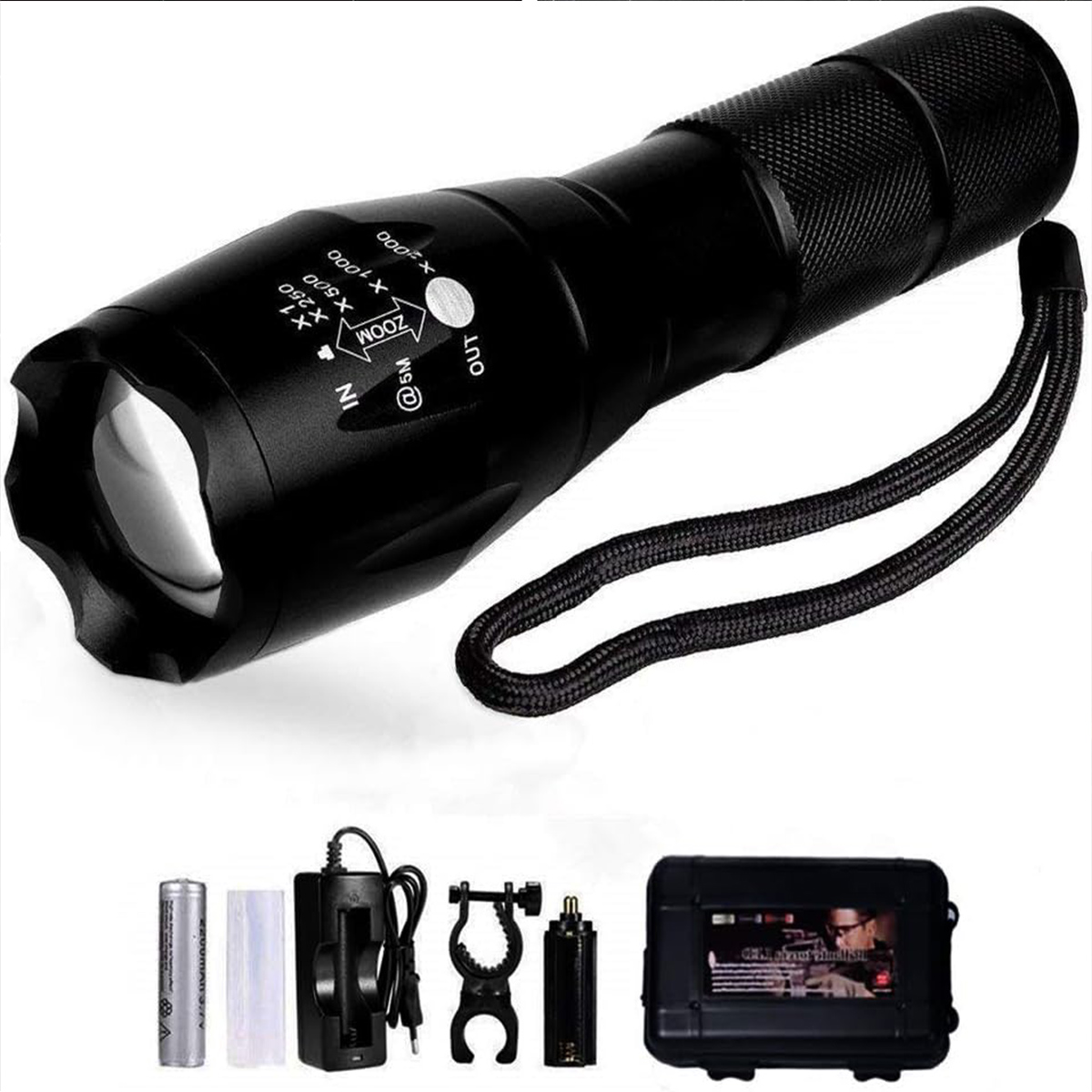 Eine schwarze Taschenlampe mit Zubehör, einschließlich Batterien, Ladegerät und Gehäuse.