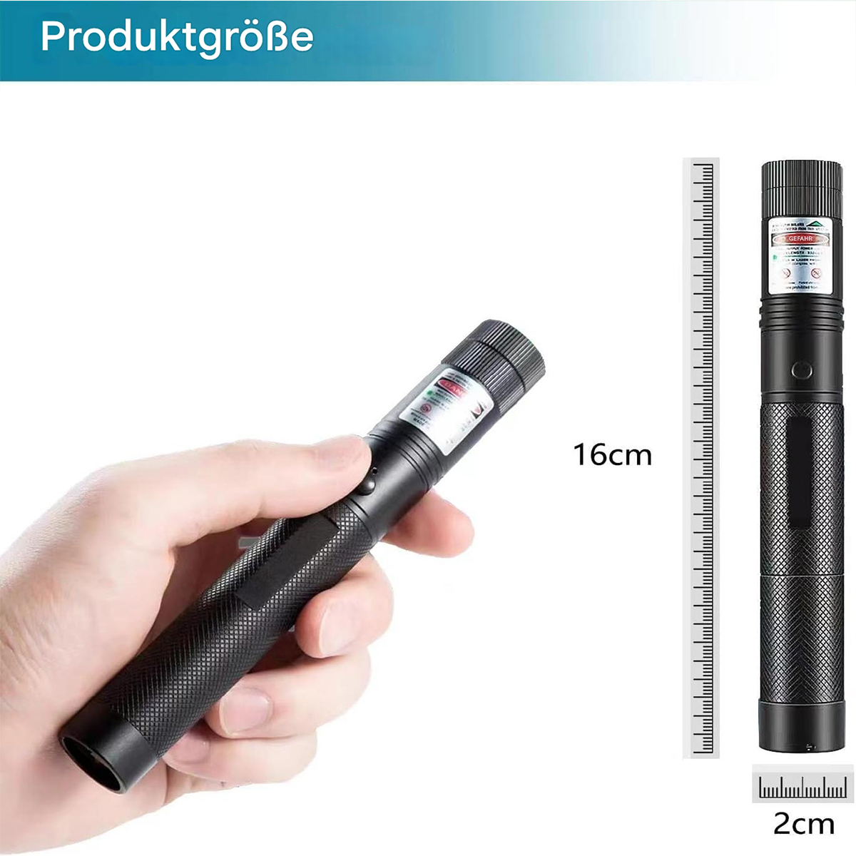 Ein schwarzer Laserpointer, gehalten von einer Hand mit einem Lineal. Das Lineal zeigt 16 cm und 2 cm. Weißer Hintergrund.