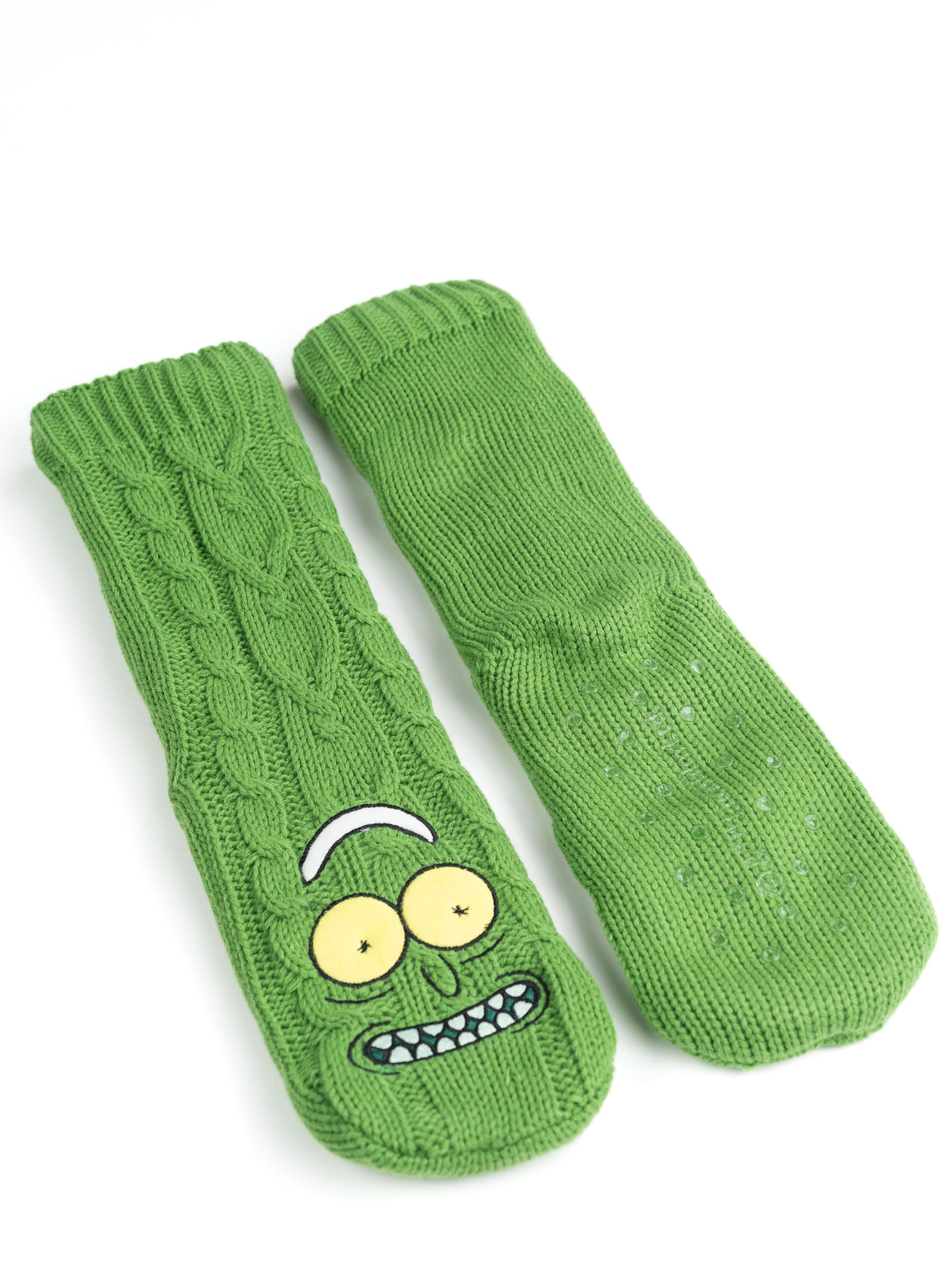 Grüne Stricksocken mit einem Rick and Morty Cartoon-Gesicht auf einem Socken.