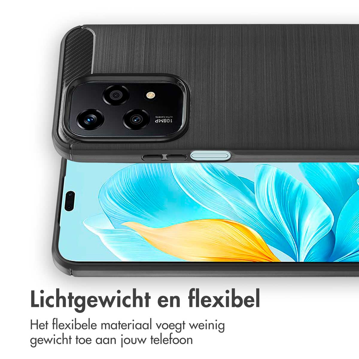 Une coque de téléphone, noire et grise, avec une bosse pour l'appareil photo et un texte en néerlandais.