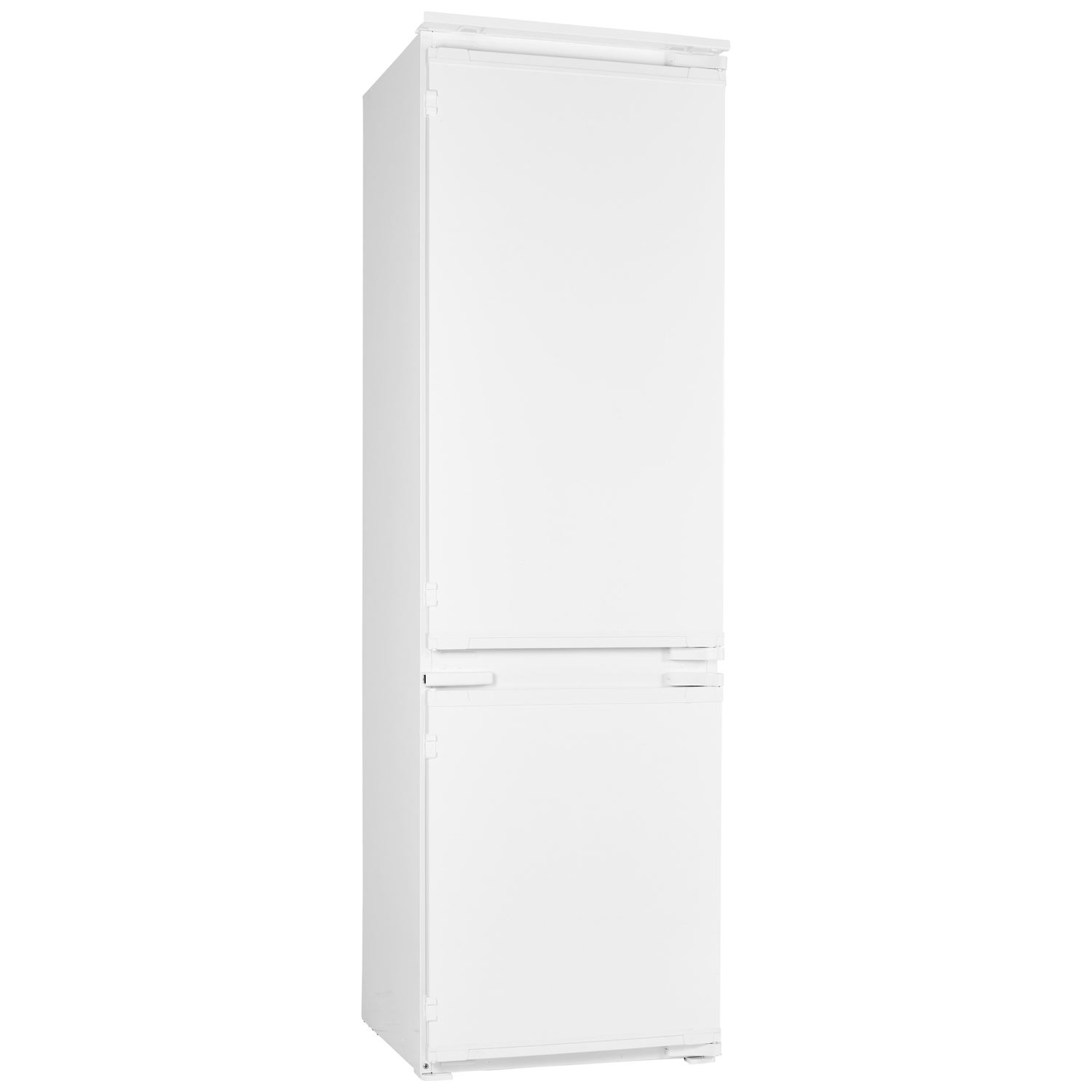Un frigorifero bianco alto con due porte, su sfondo bianco.