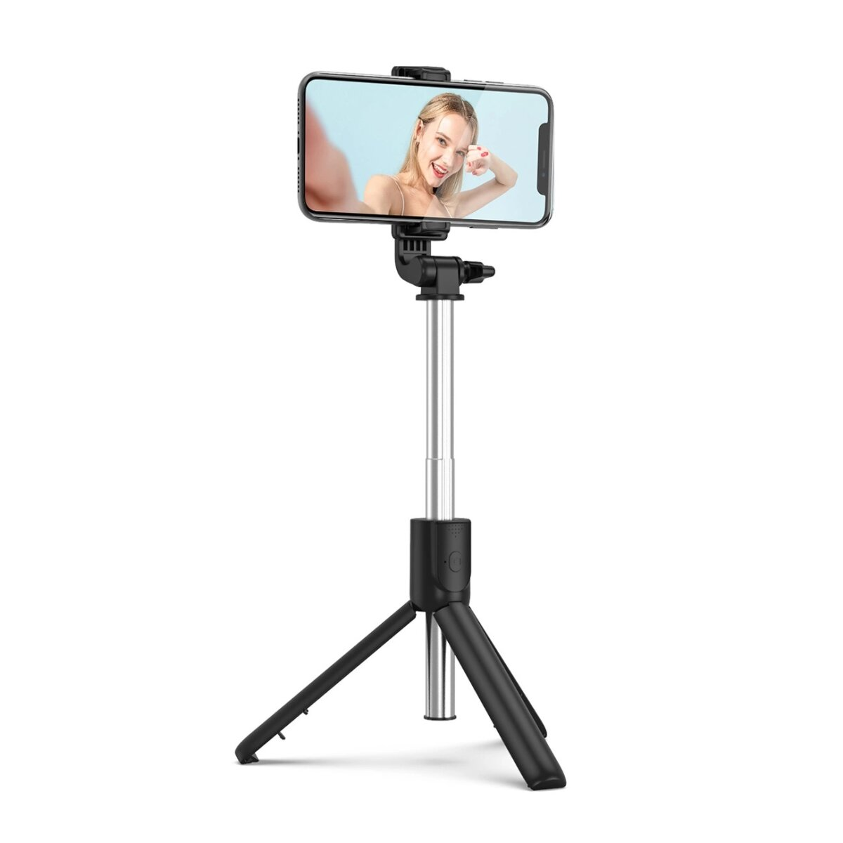 Selfie-Stick mit Telefon, das eine Frau zeigt. Schwarzes und silbernes Design, vor weißem Hintergrund.
