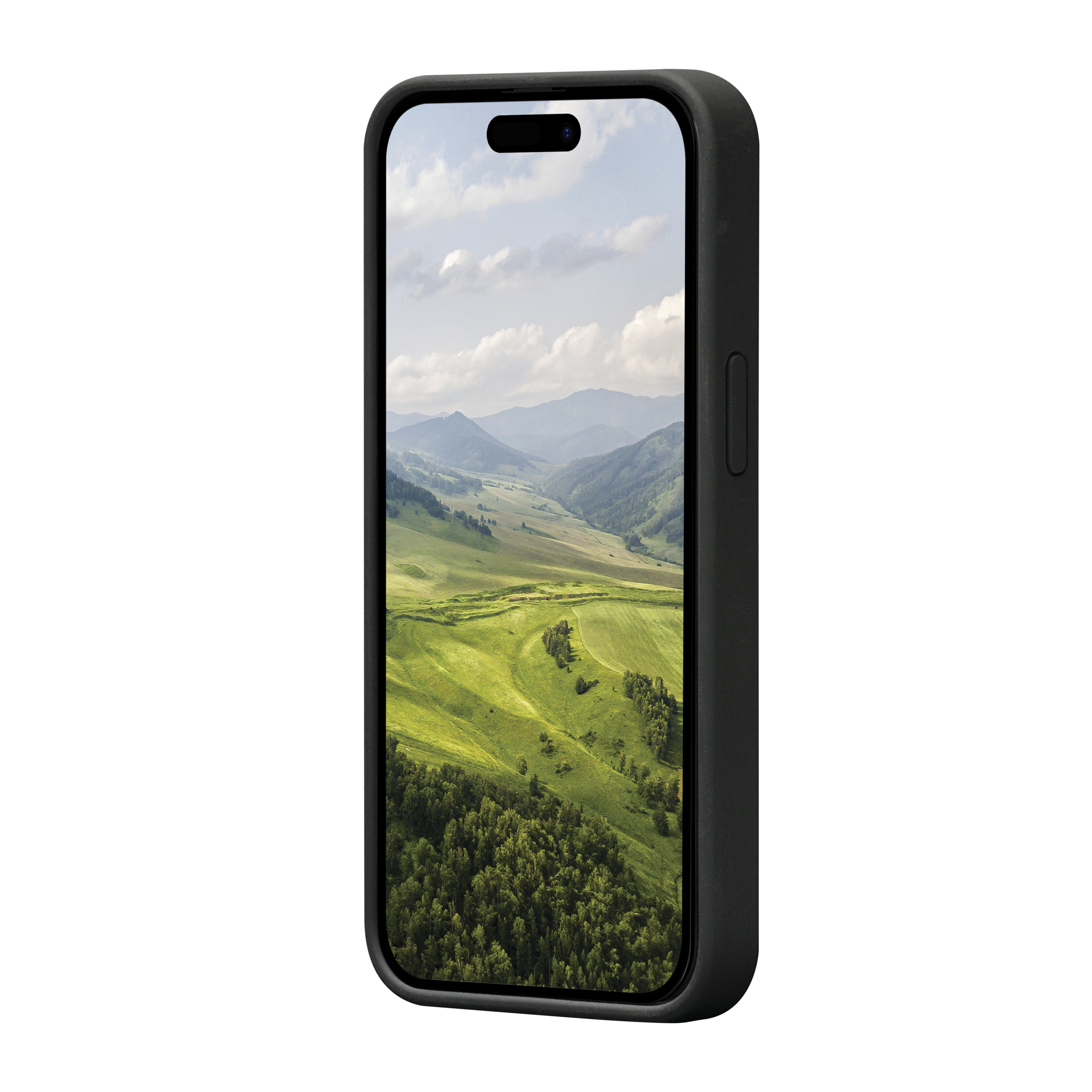 Un telefono nero in una custodia mostra un paesaggio verde con montagne, alberi e nuvole.