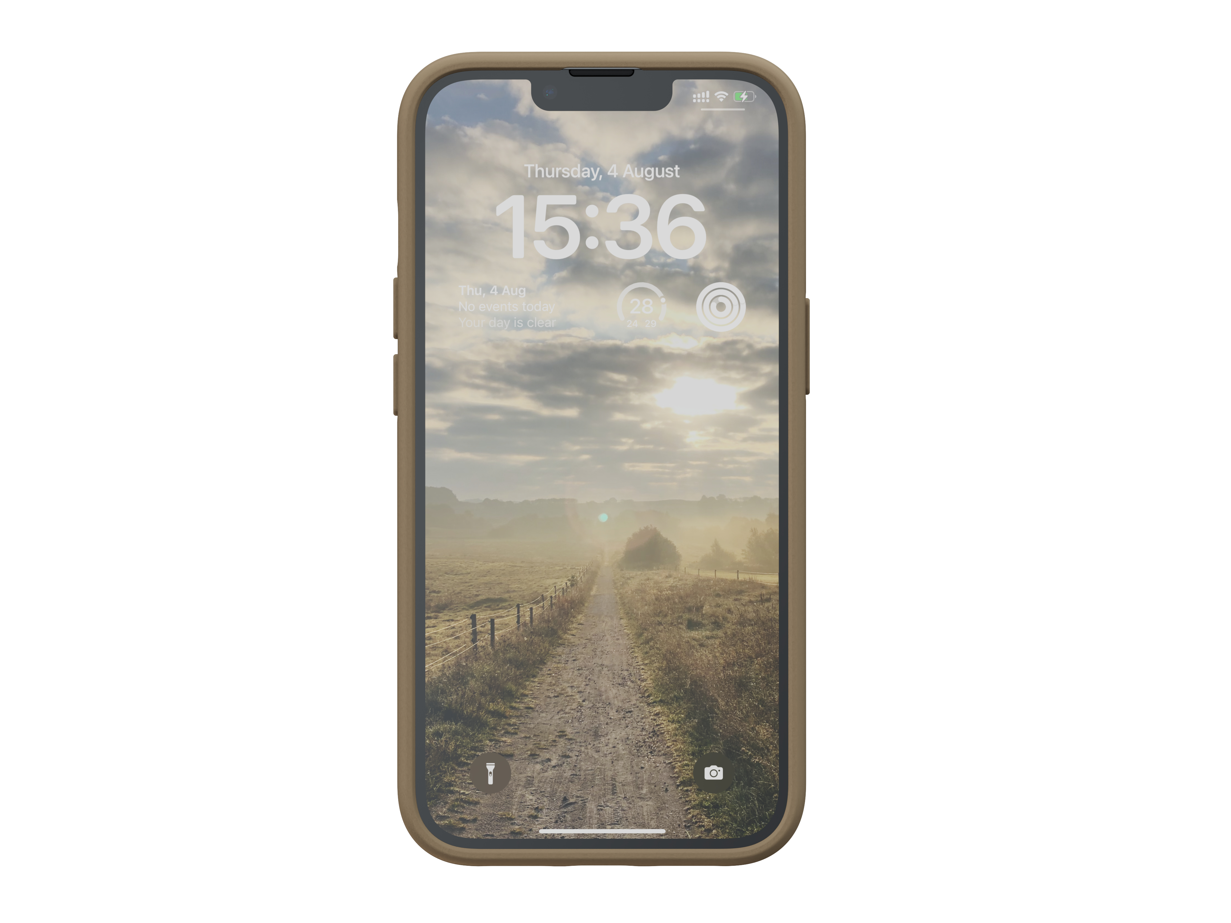 Telefon mit Hülle, das Zeit, Datum und eine malerische Straße zeigt. Überzogener Himmel im Hintergrund.