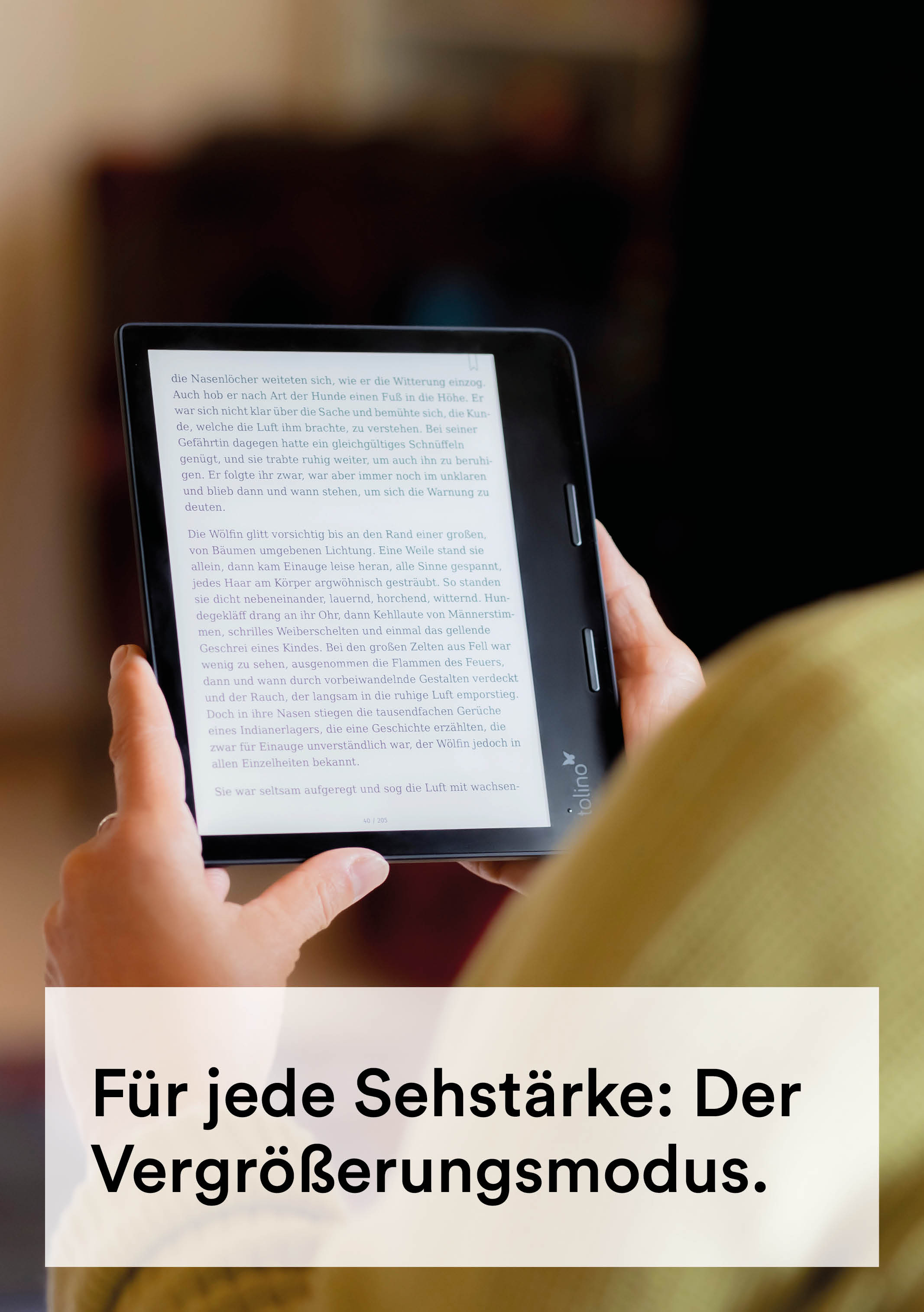 Osoba trzymająca czytnik e-booków. Tekst na ekranie promuje tryb powiększenia do czytania.