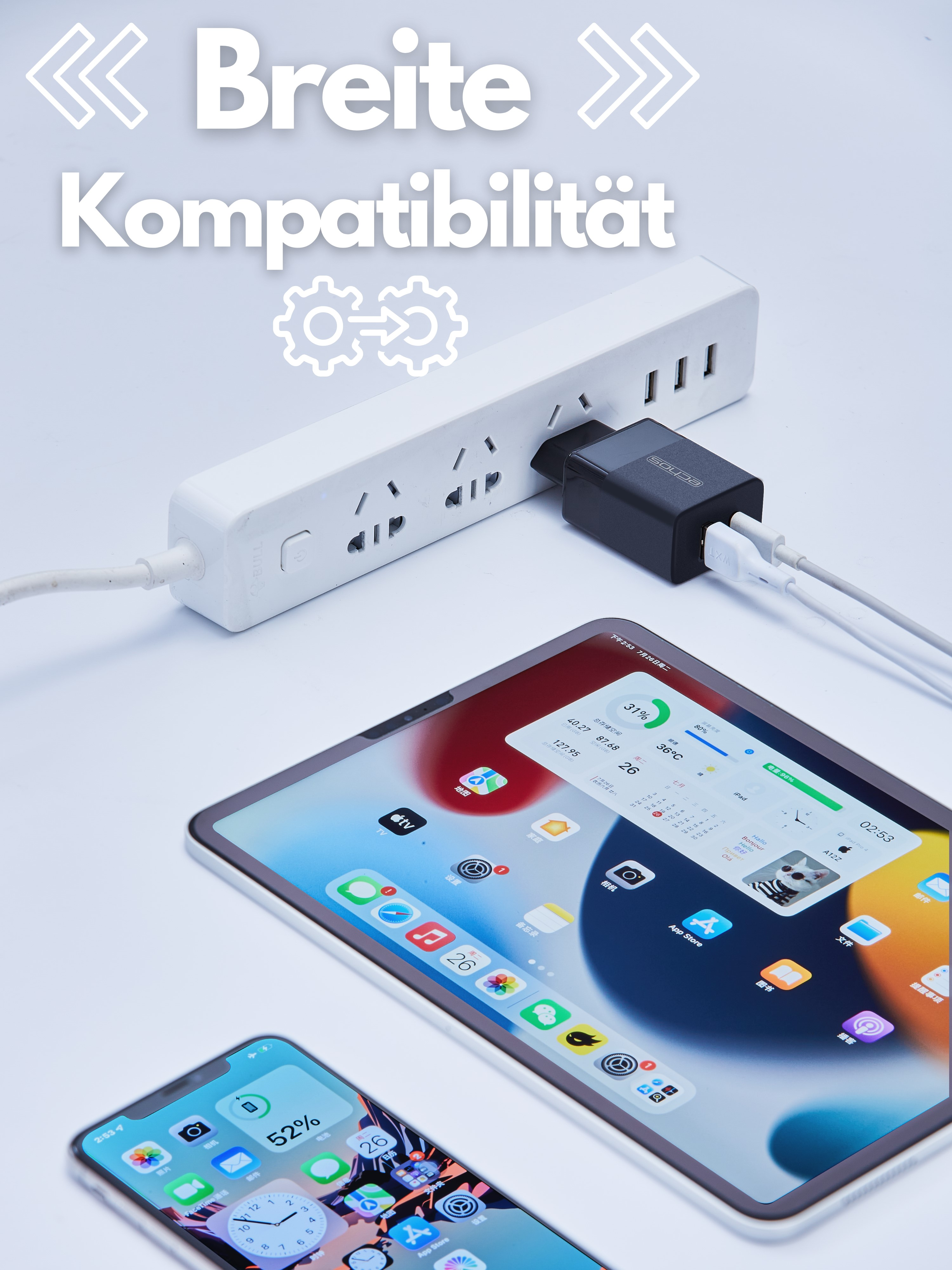 Eine Steckdosenleiste mit angeschlossenen Geräten: ein Tablet, ein Telefon und ein Ladeadapter.