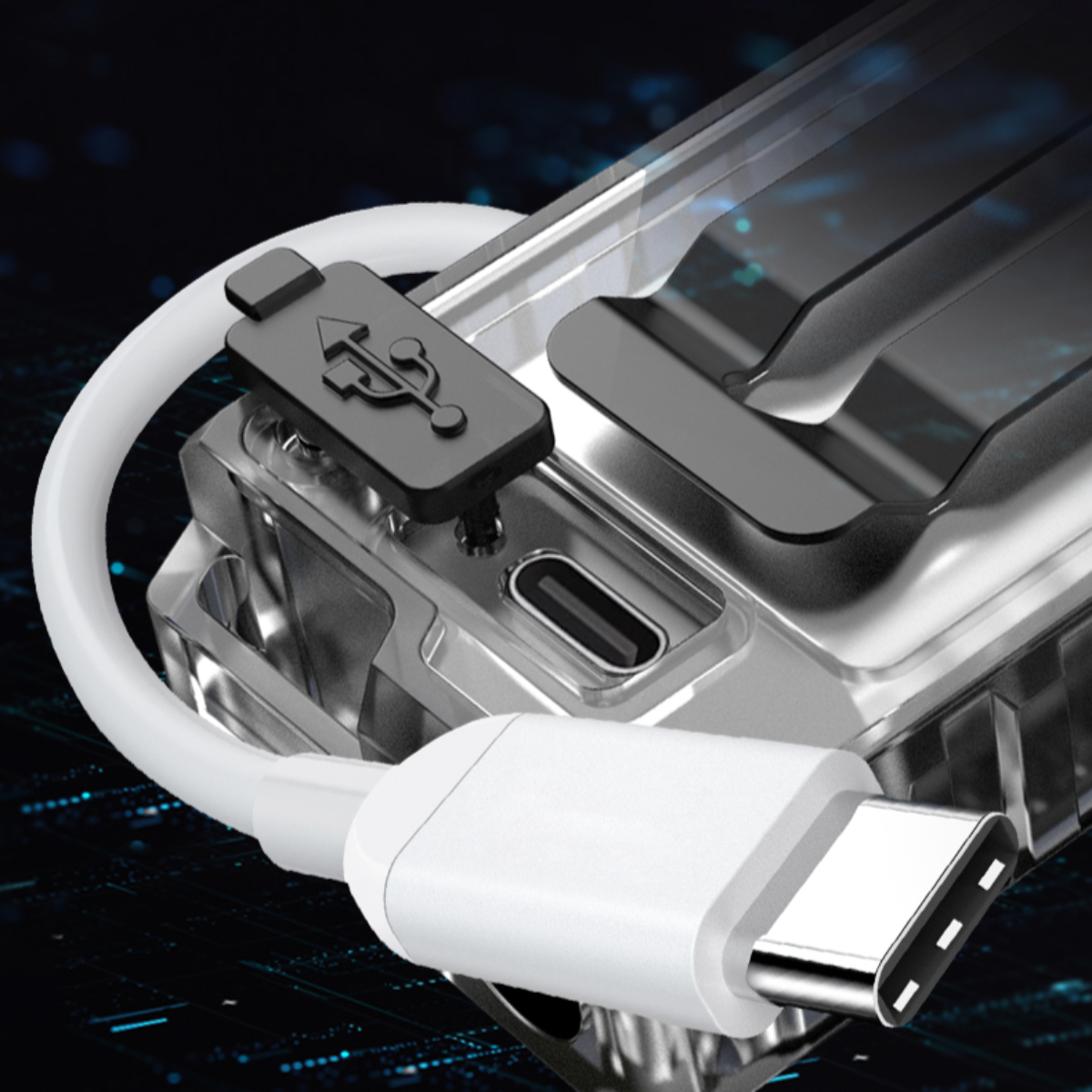 Ein USB-Kabel und ein USB-Anschluss an einem silberfarbenen Gerät.