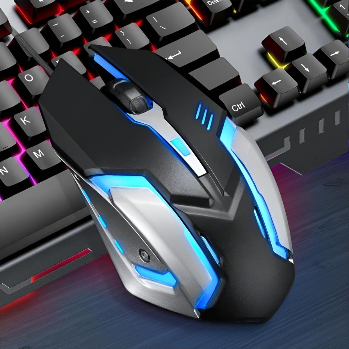 Eine schwarze und silberne Gaming-Maus mit blauen Lichtern und Tastatur im Hintergrund.