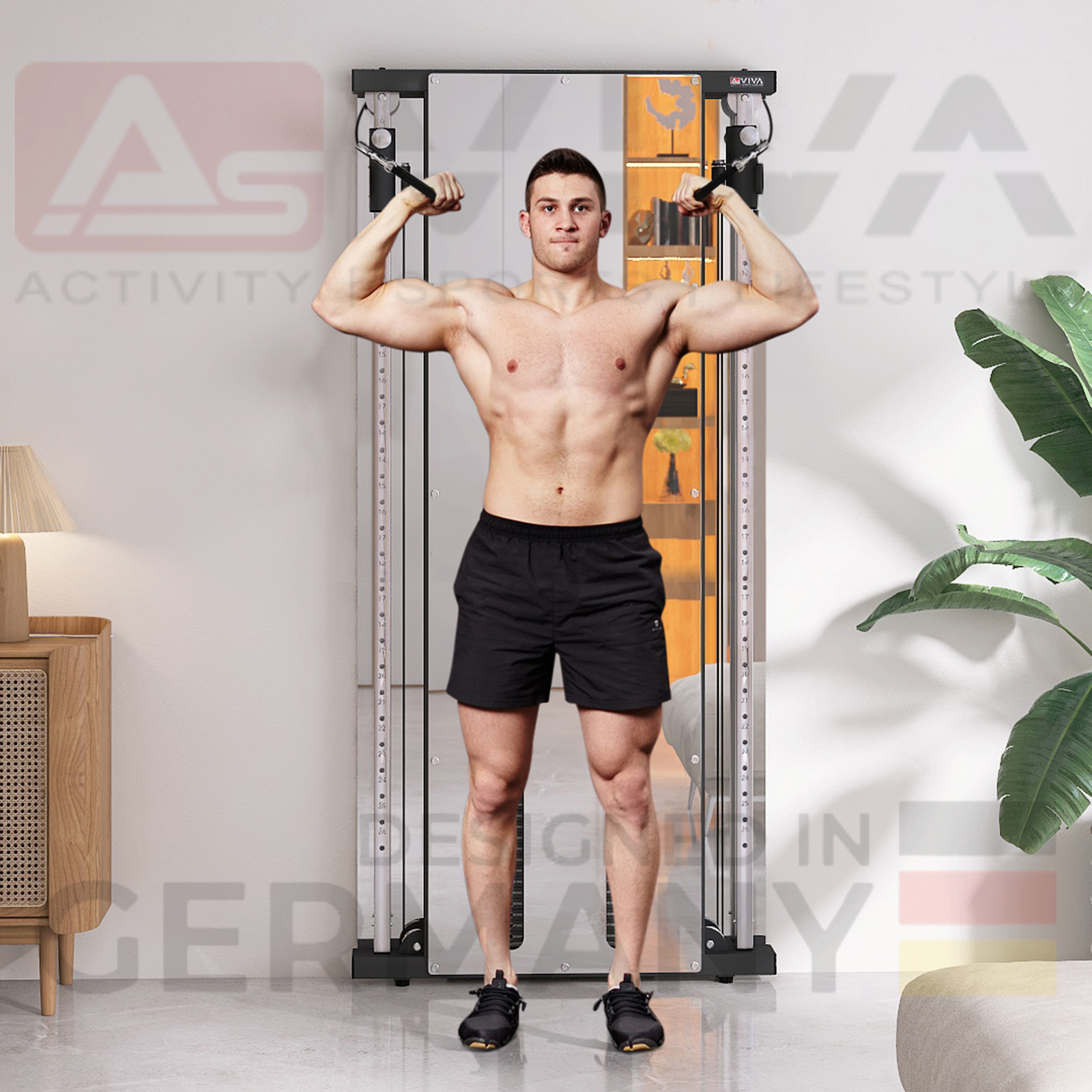 Mann, der vor einer Fitnessmaschine posiert. Er ist ohne Hemd, trägt schwarze Shorts und Schuhe.