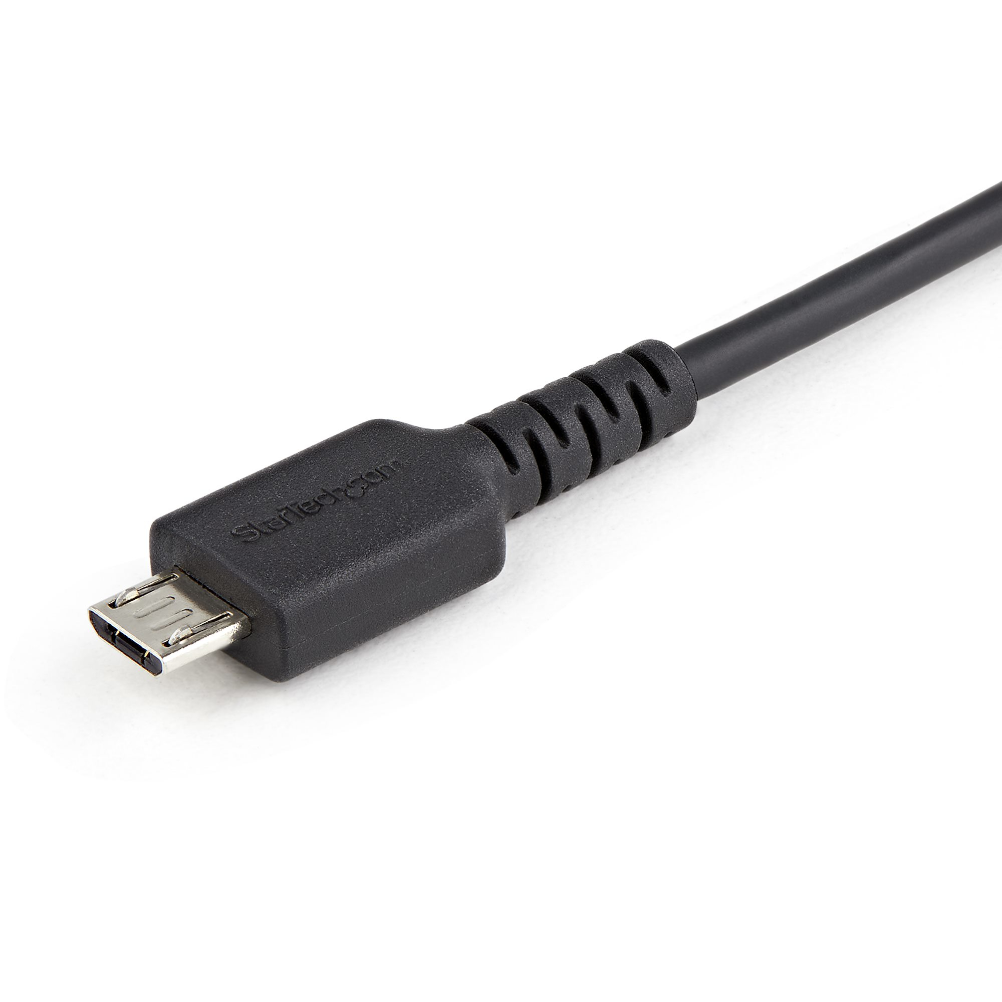 Schuine zwarte kabel met Startech.com-label en een Micro USB-connector, witte achtergrond.