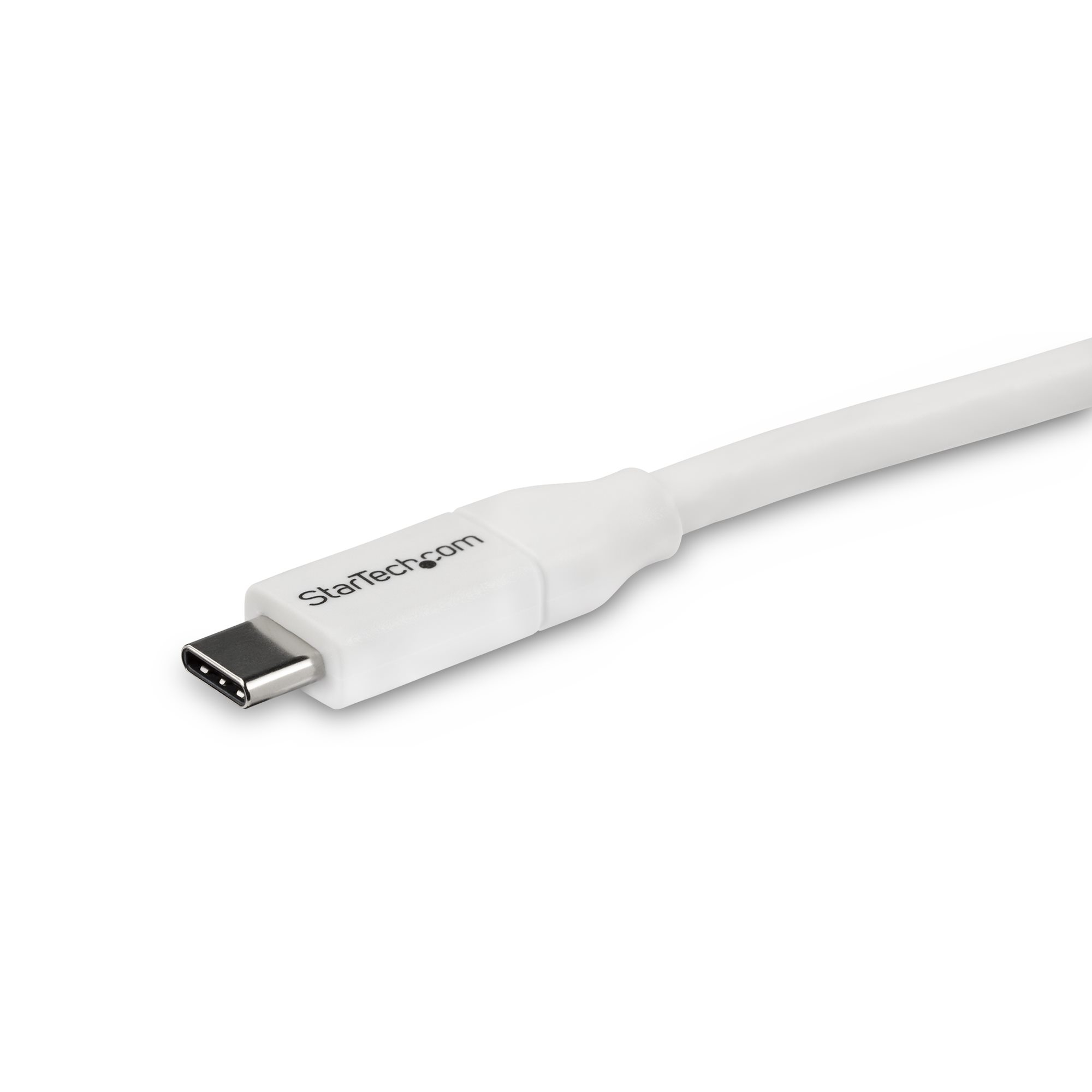 Cavo USB-C bianco con connettore USB-C. Il cavo è su uno sfondo bianco.
