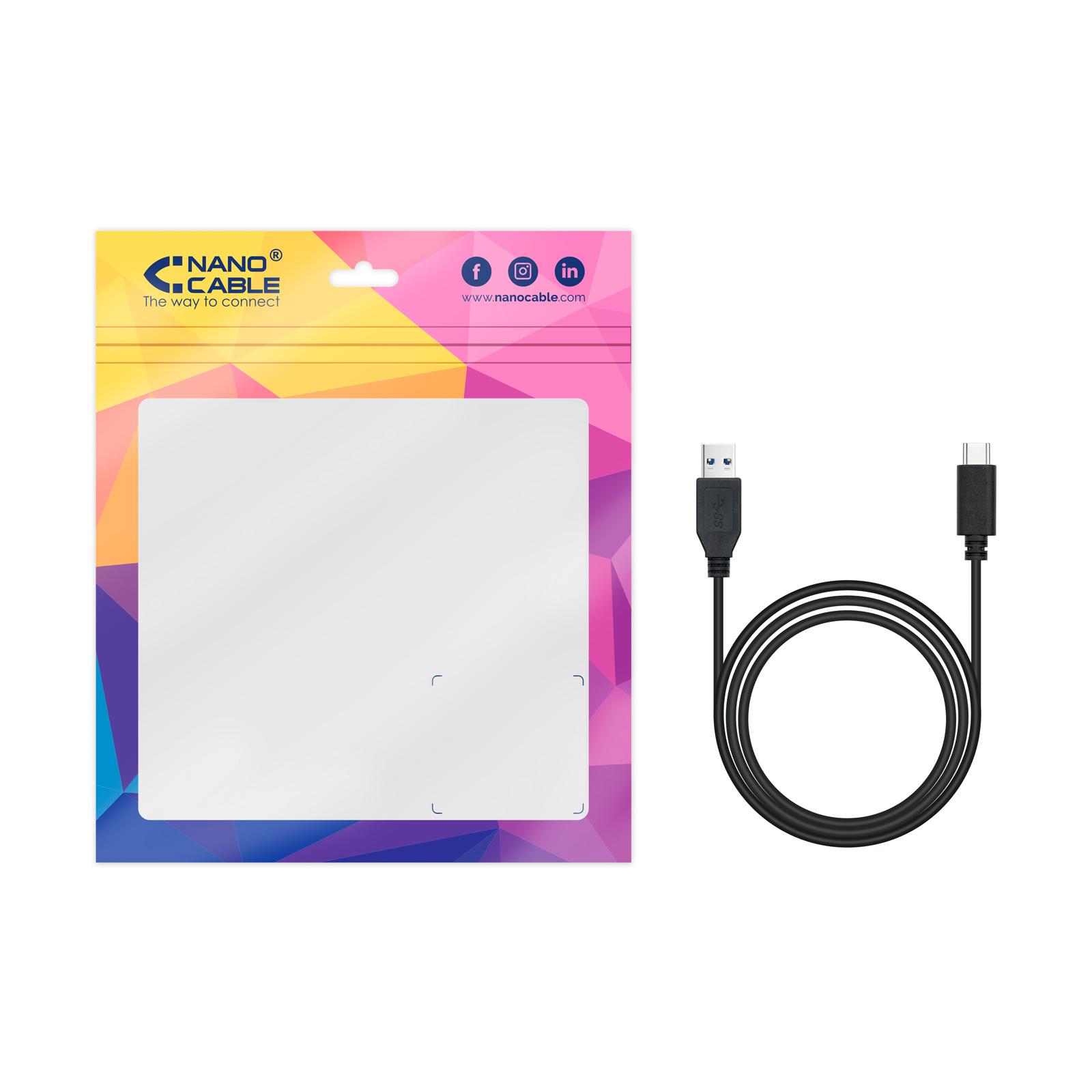 Een verzegelde doorzichtige plastic zak met een witte kaart en een zwarte USB-kabel.