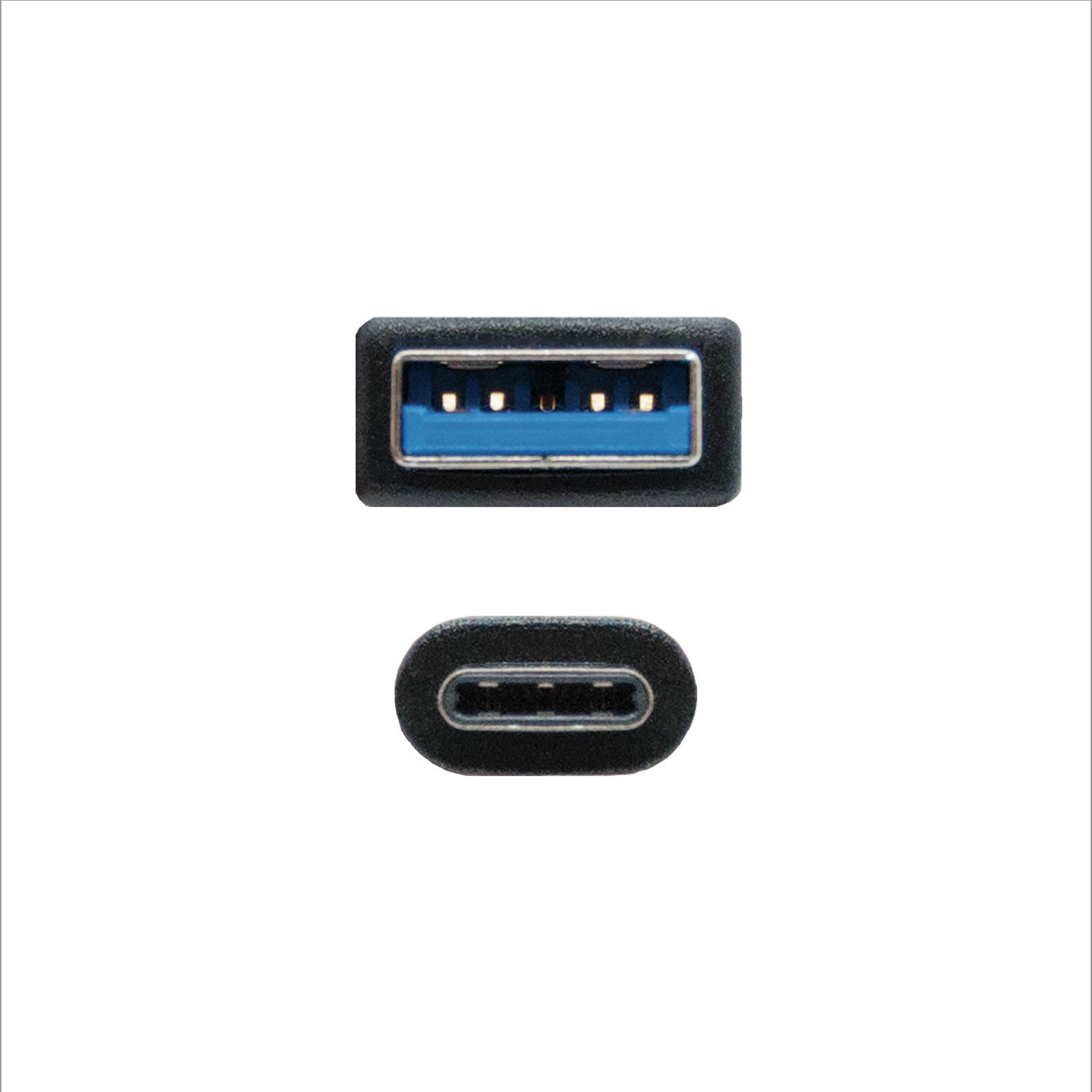 Close-up van USB-C- en USB-A-connectoren. De USB-C staat onderaan.