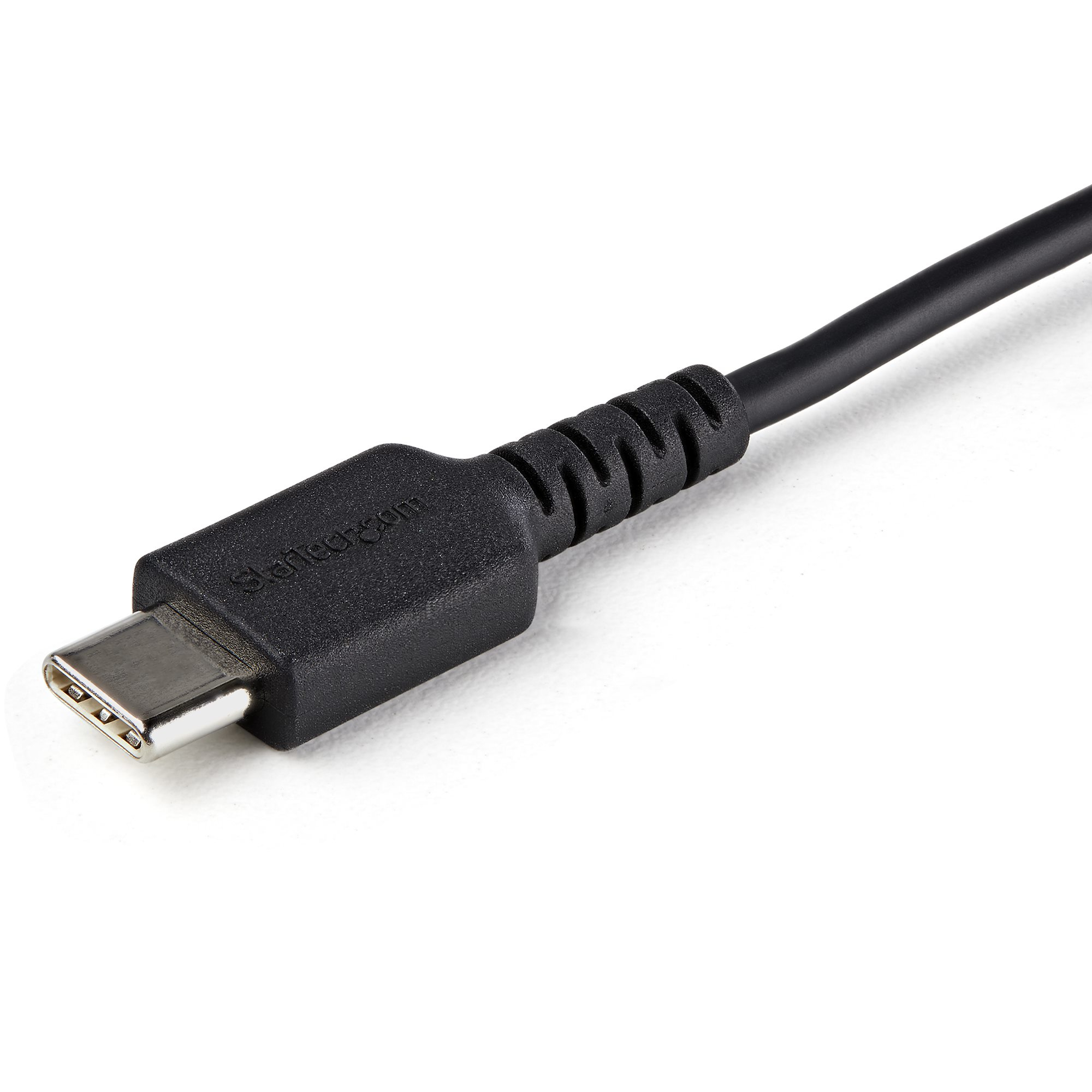 Zwarte USB-kabel met USB-C-connector, merk StarTech.com op de behuizing.
