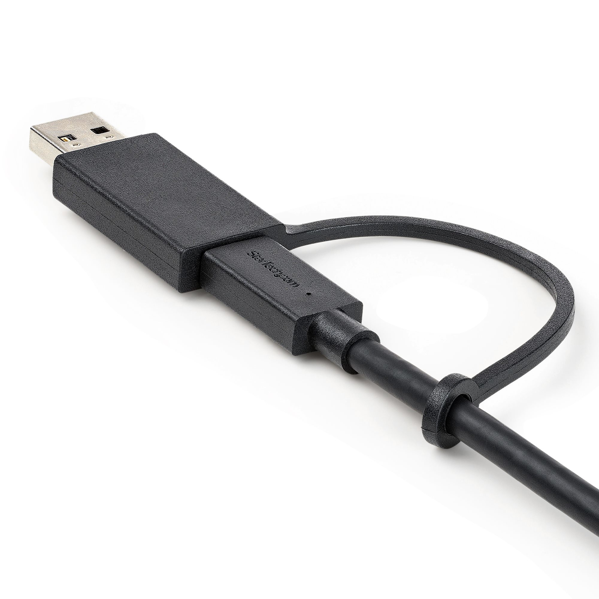 Cavo USB nero con connettore USB-A e un anello. Sfondo bianco.