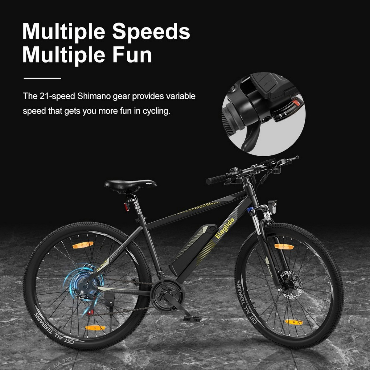 Ein schwarzes Elektrofahrrad mit digitaler Geschwindigkeitsanzeige vor dunklem Hintergrund.