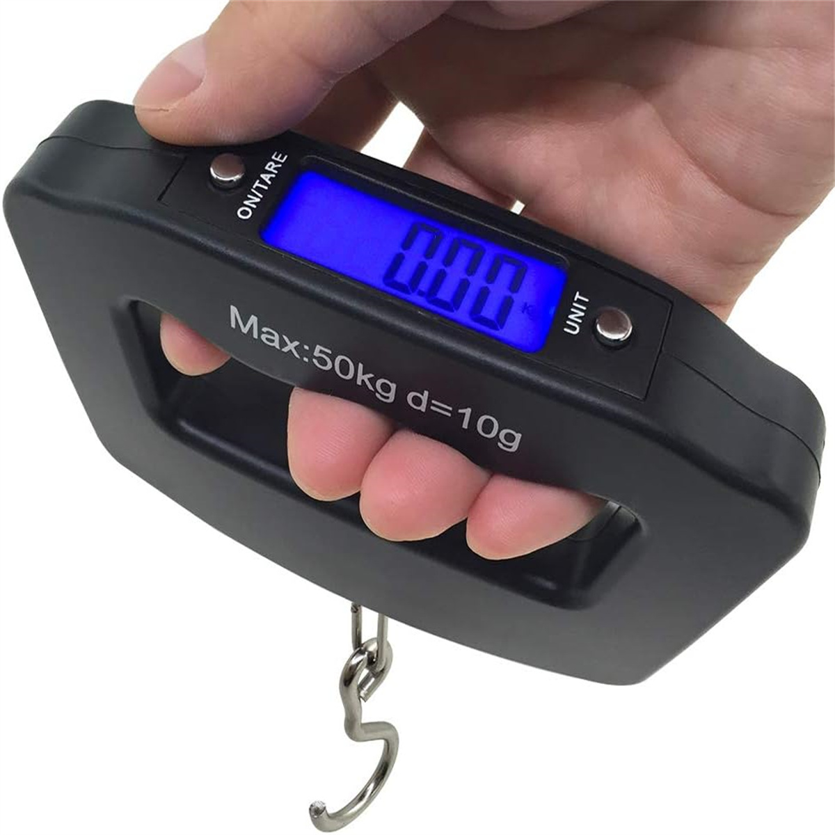 Eine Hand, die eine schwarze Digitalwaage mit Haken hält. Die Waage zeigt 000,0 kg an.