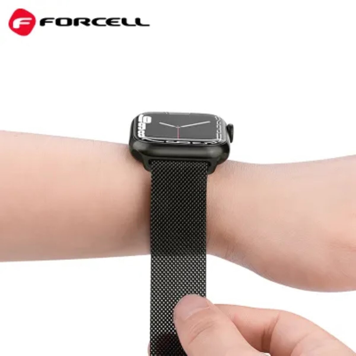 Das Handgelenk einer Person mit einer schwarzen Smartwatch und einem schwarzen Mesh-Armband. Der Markenname ist sichtbar.