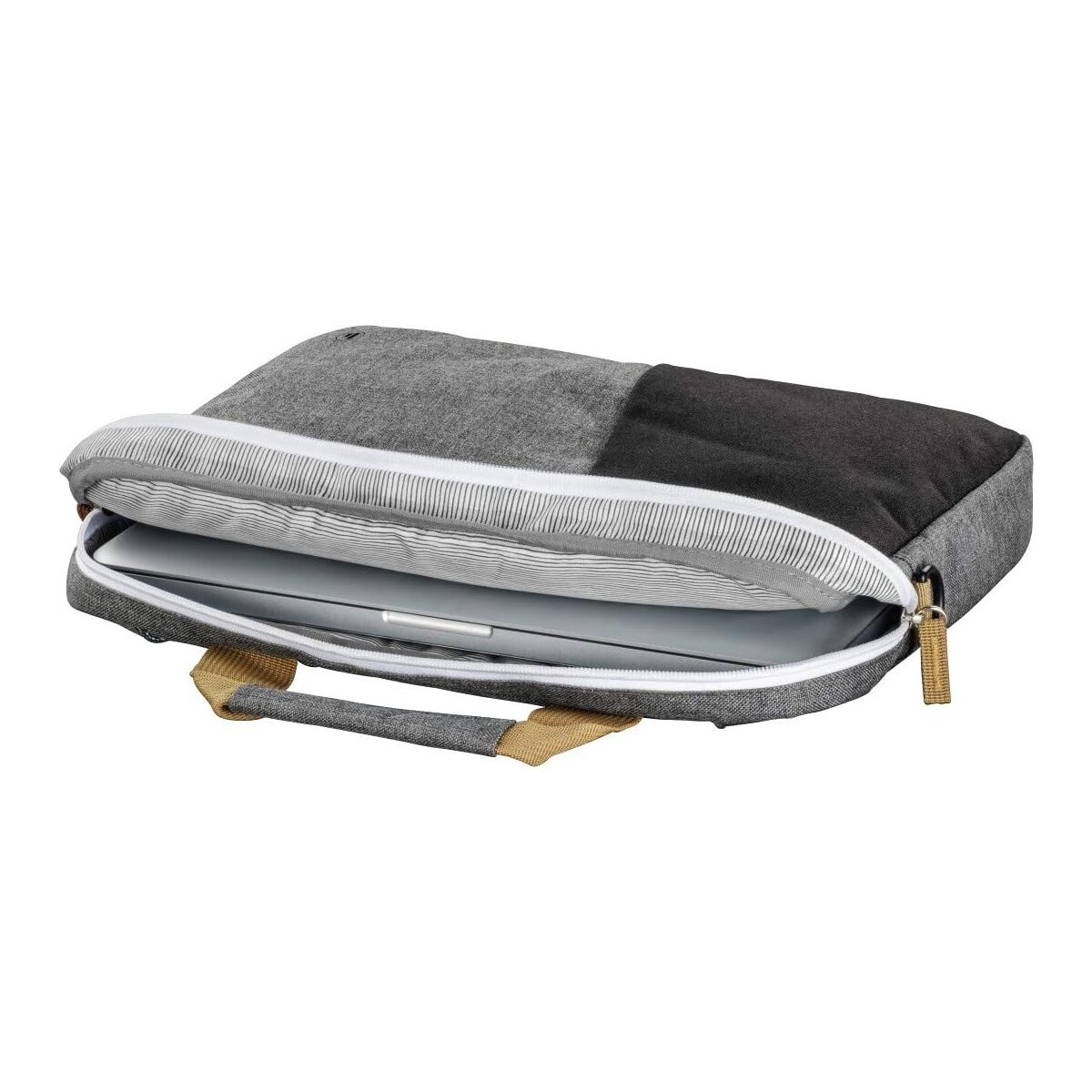 Ein Laptop-Computer in einer grau-schwarzen Laptoptasche mit Griff und Reißverschluss.