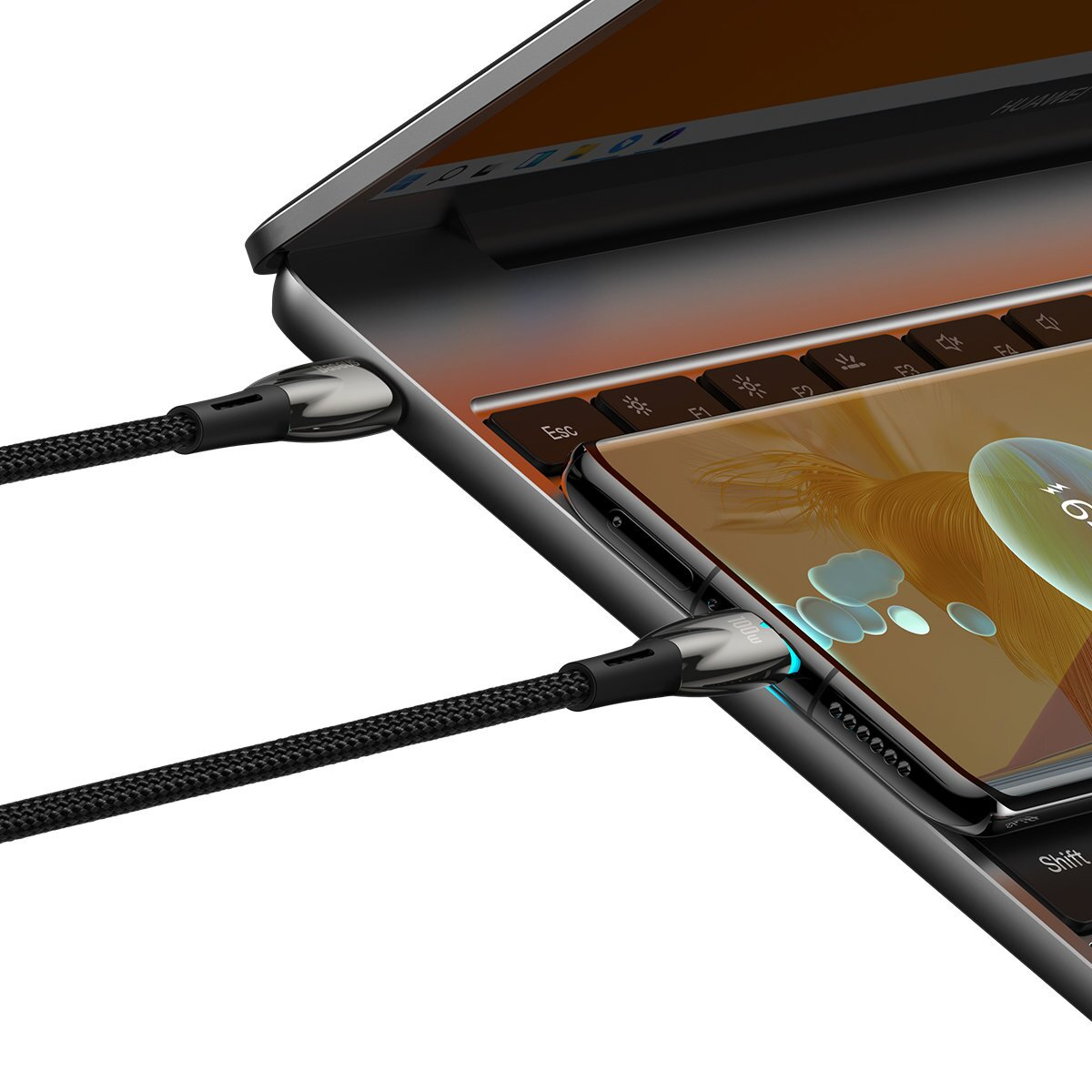 Ein Telefon, das mit schwarzen Ladekabeln an einen Laptop angeschlossen ist. Der Telefonbildschirm ist eingeschaltet.
