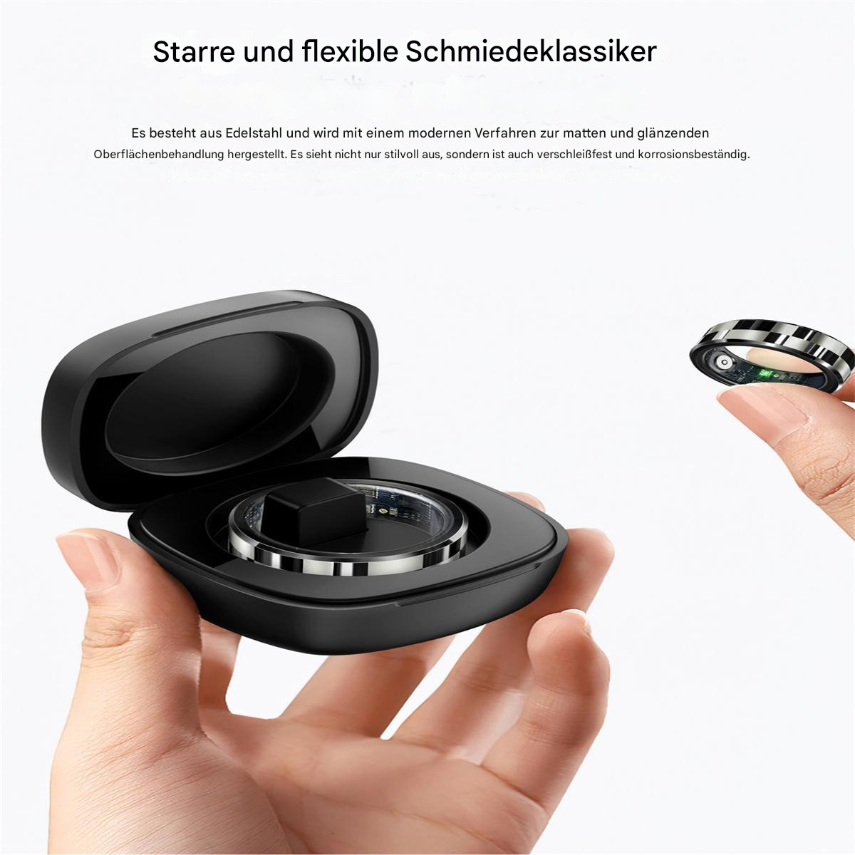 Ein schwarzer Ring in einem Etui und ein Ring an einer Hand.