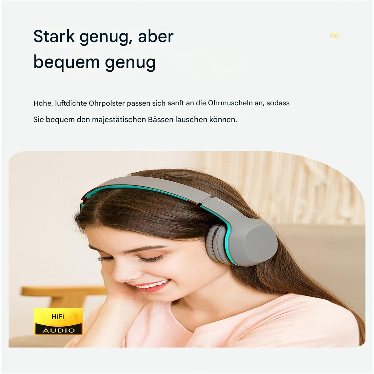 Eine lächelnde Frau mit Kopfhörern in grau-türkis Design.
