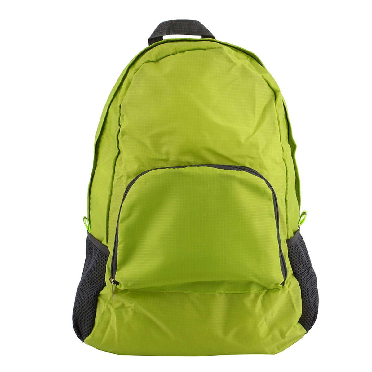 Grüner, zusammenklappbarer Rucksack mit schwarzer Vordertasche und Netztaschen, geschlossen.
