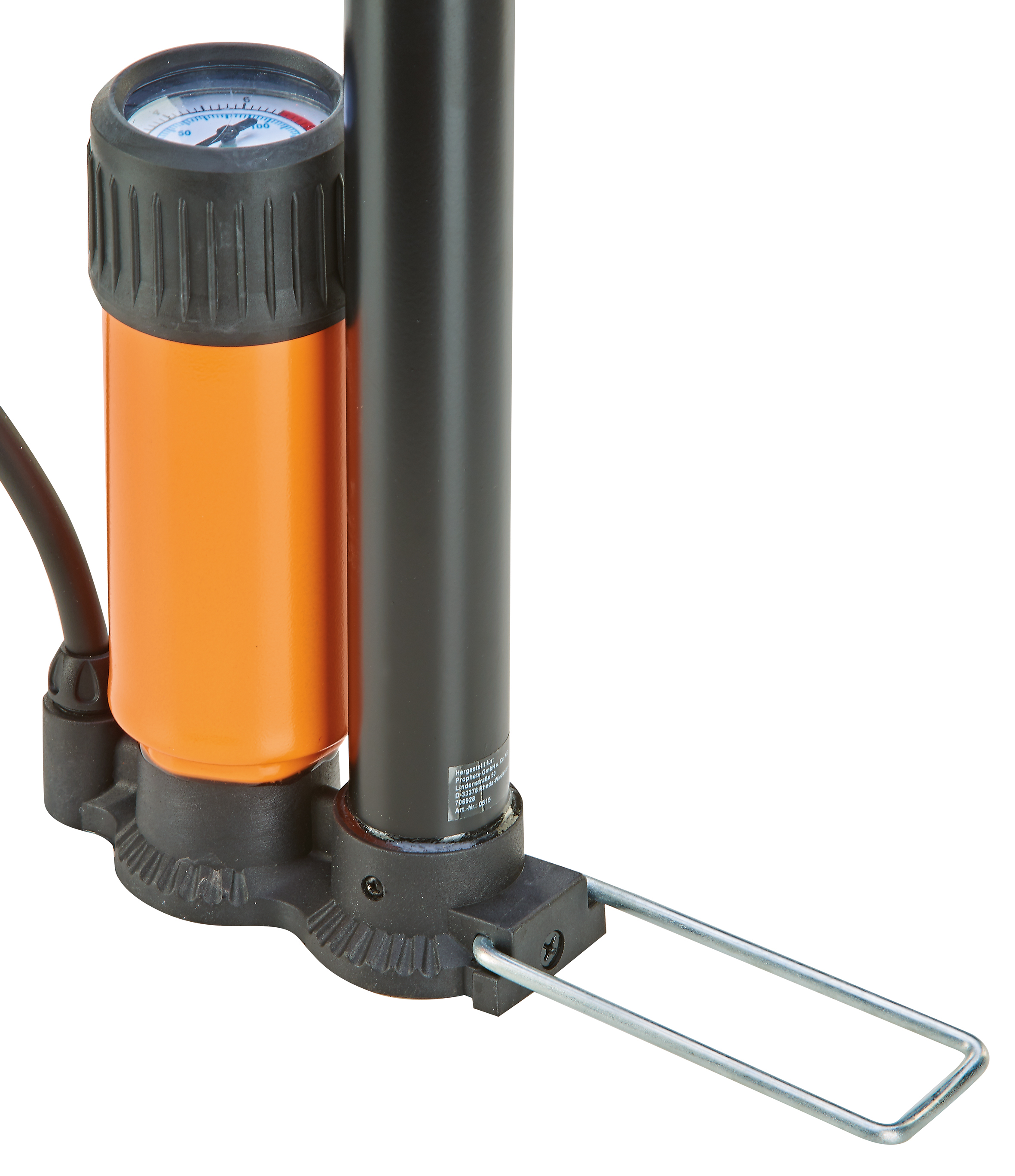 Eine orangefarbene Luftpumpe mit Manometer.