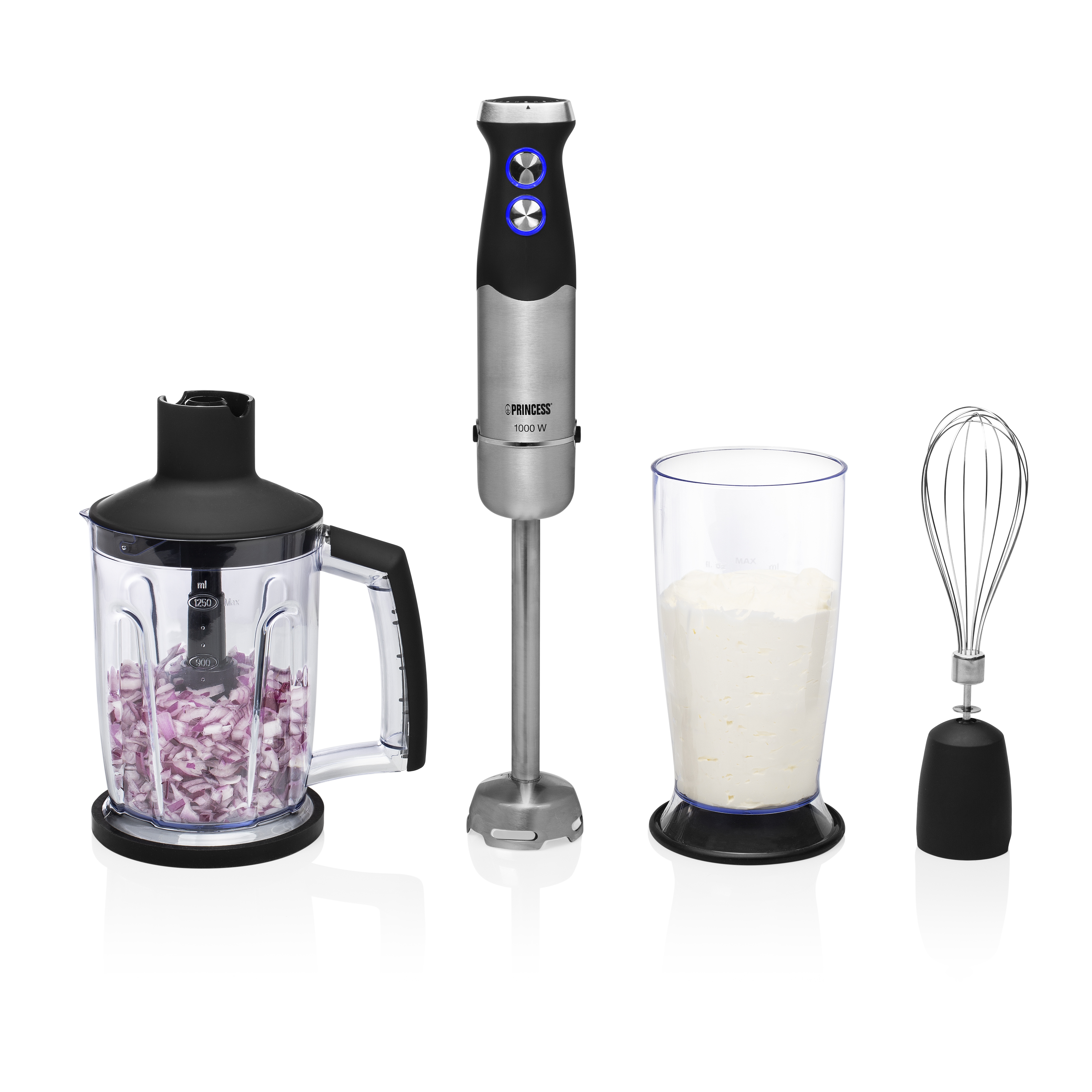 Ein Stabmixer mit Aufsätzen: Zerkleinerer, Becher und Schneebesen.