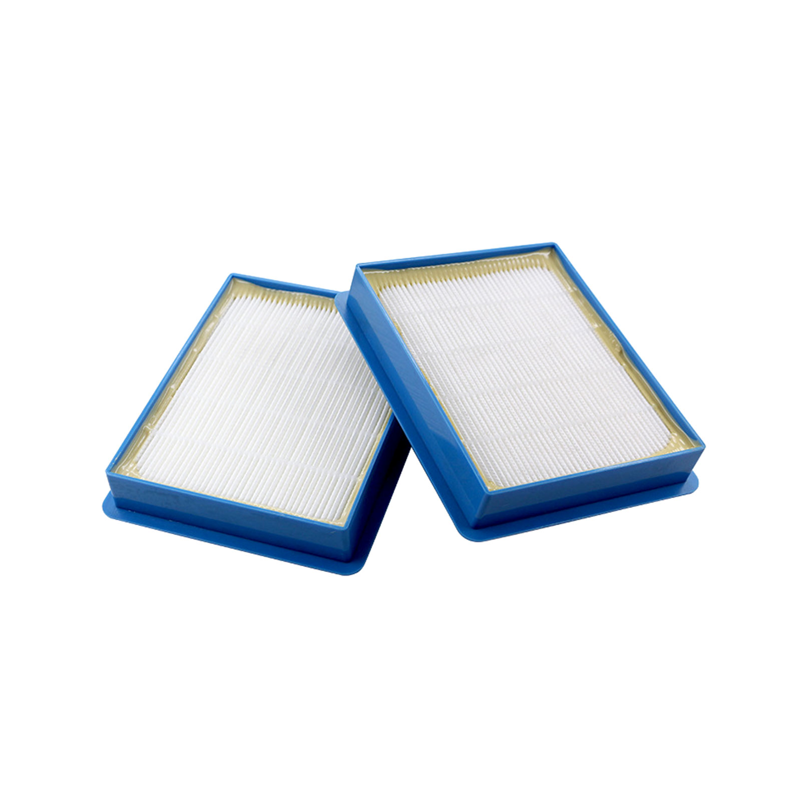 Deux filtres à air, cadres bleus avec du matériel filtrant blanc à l'intérieur. Ils sont sur fond blanc.