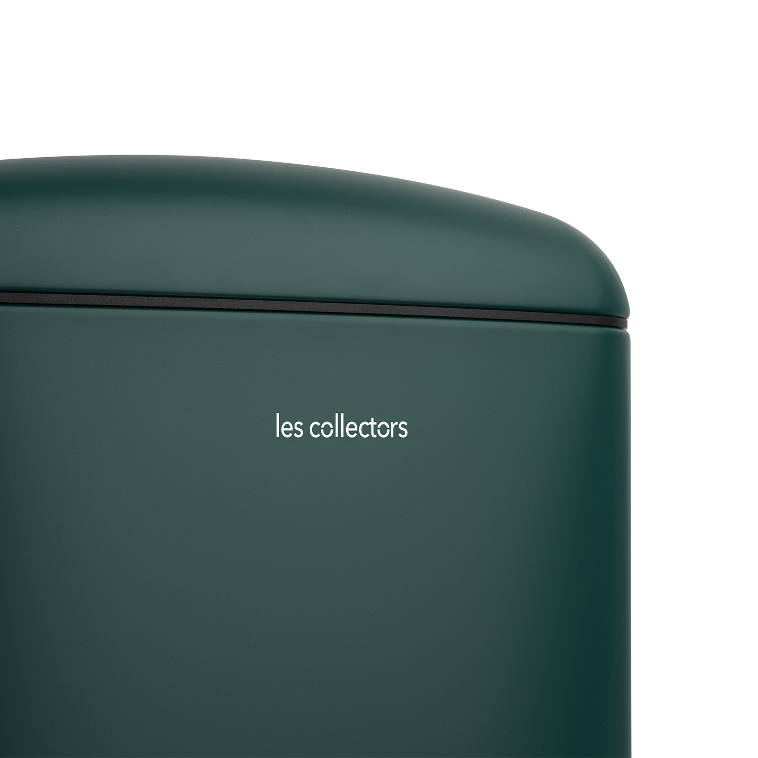 Pattumiera verde scuro con testo 'les collecteurs', sfondo bianco.