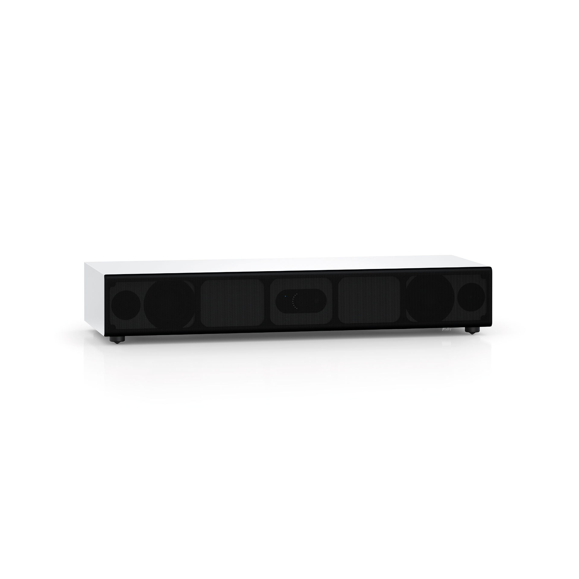 Lange, weiße Soundbar mit schwarzen Lautsprechergittern auf weißem Hintergrund.