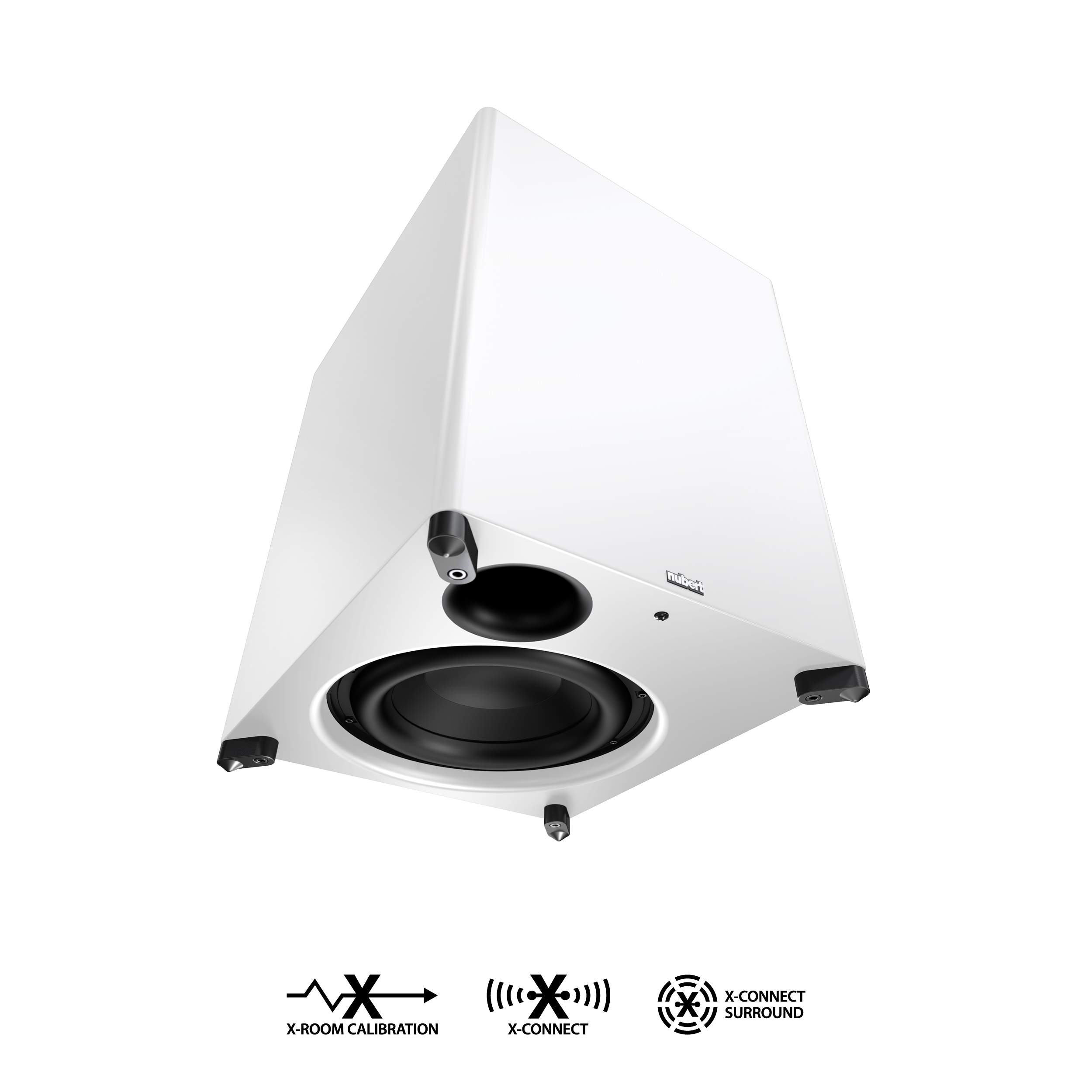 Weißer Subwoofer mit Symbolen und einem Diagramm. Weißer Hintergrund.