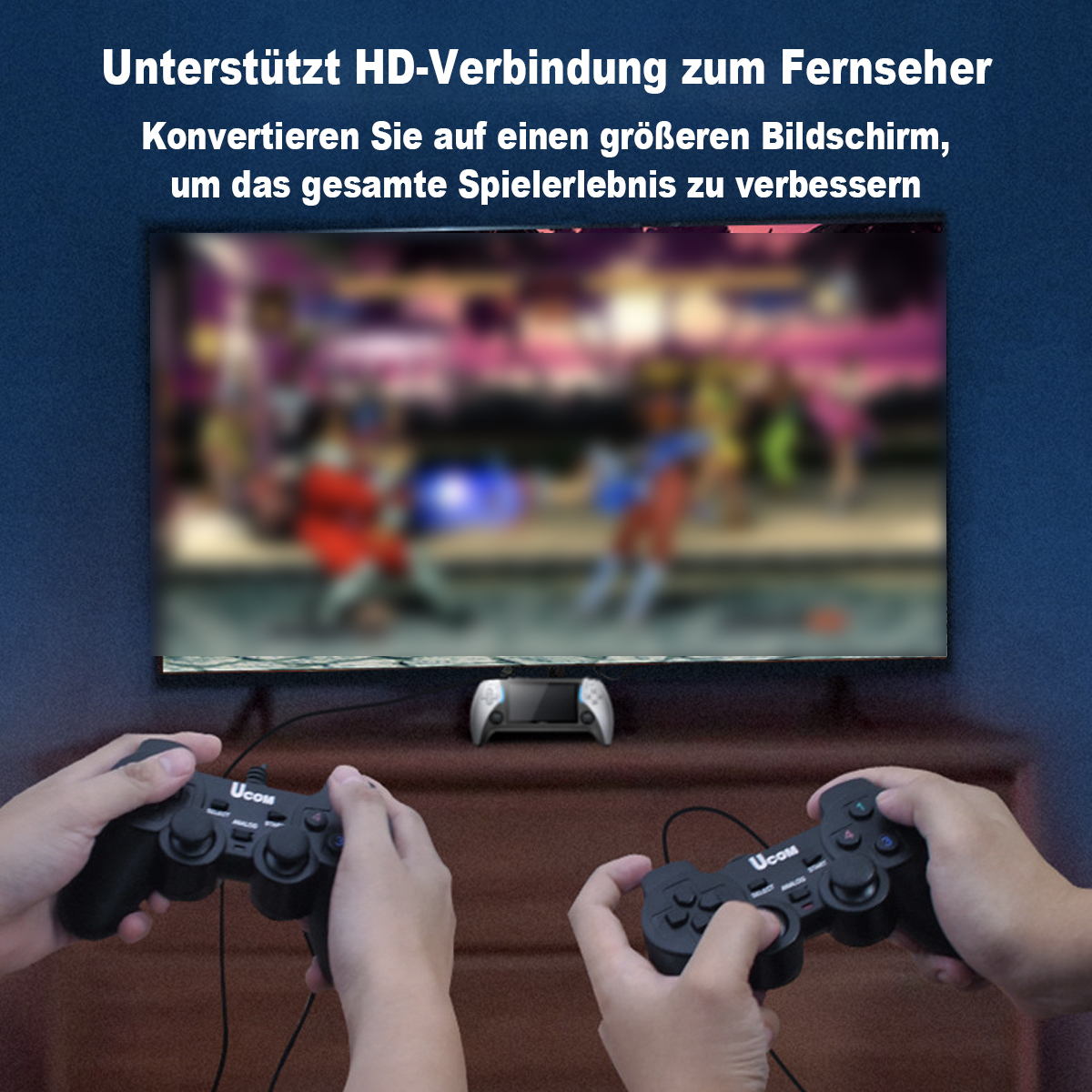 Hände halten Gamecontroller und spielen auf einem Fernsehbildschirm. Der Hintergrund zeigt eine verschwommene Spielszene.