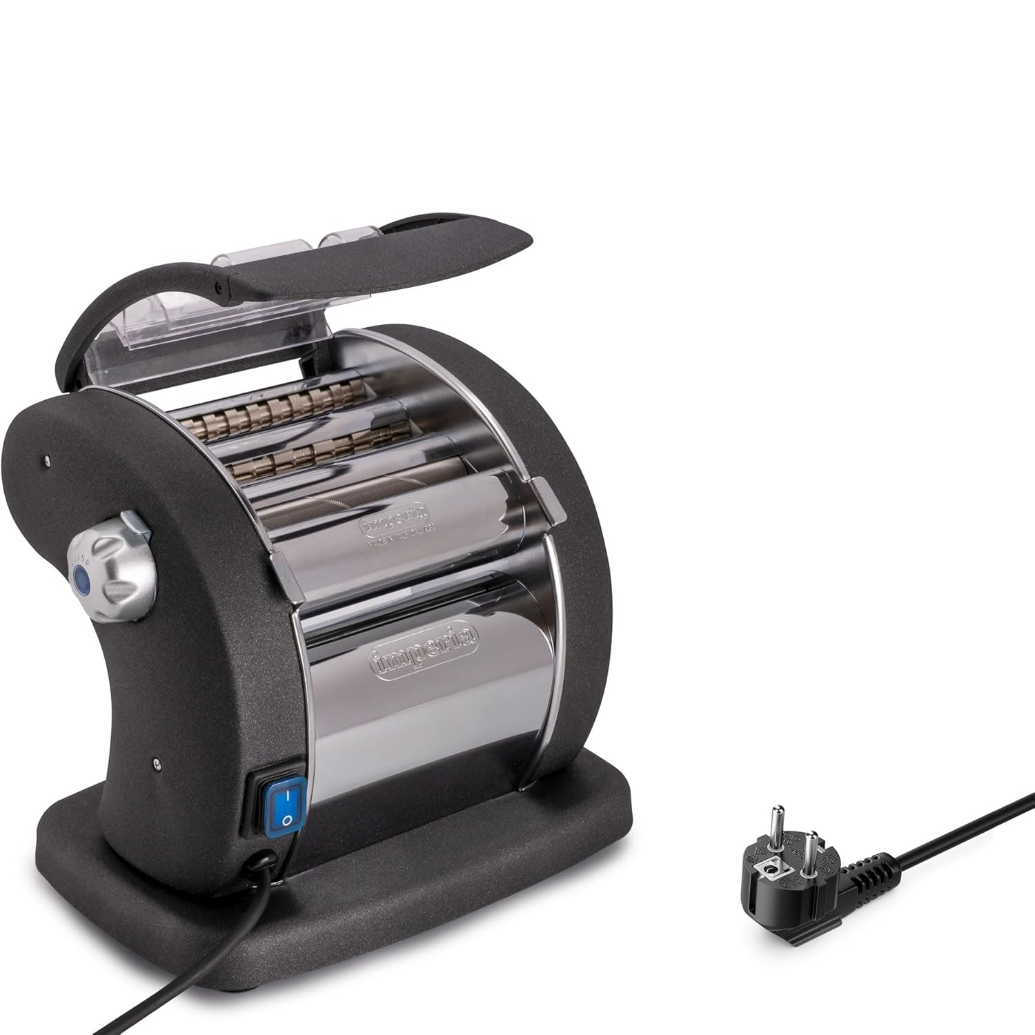 Machine à pâtes noire avec couvercle ouvert, cordon d'alimentation et prise.