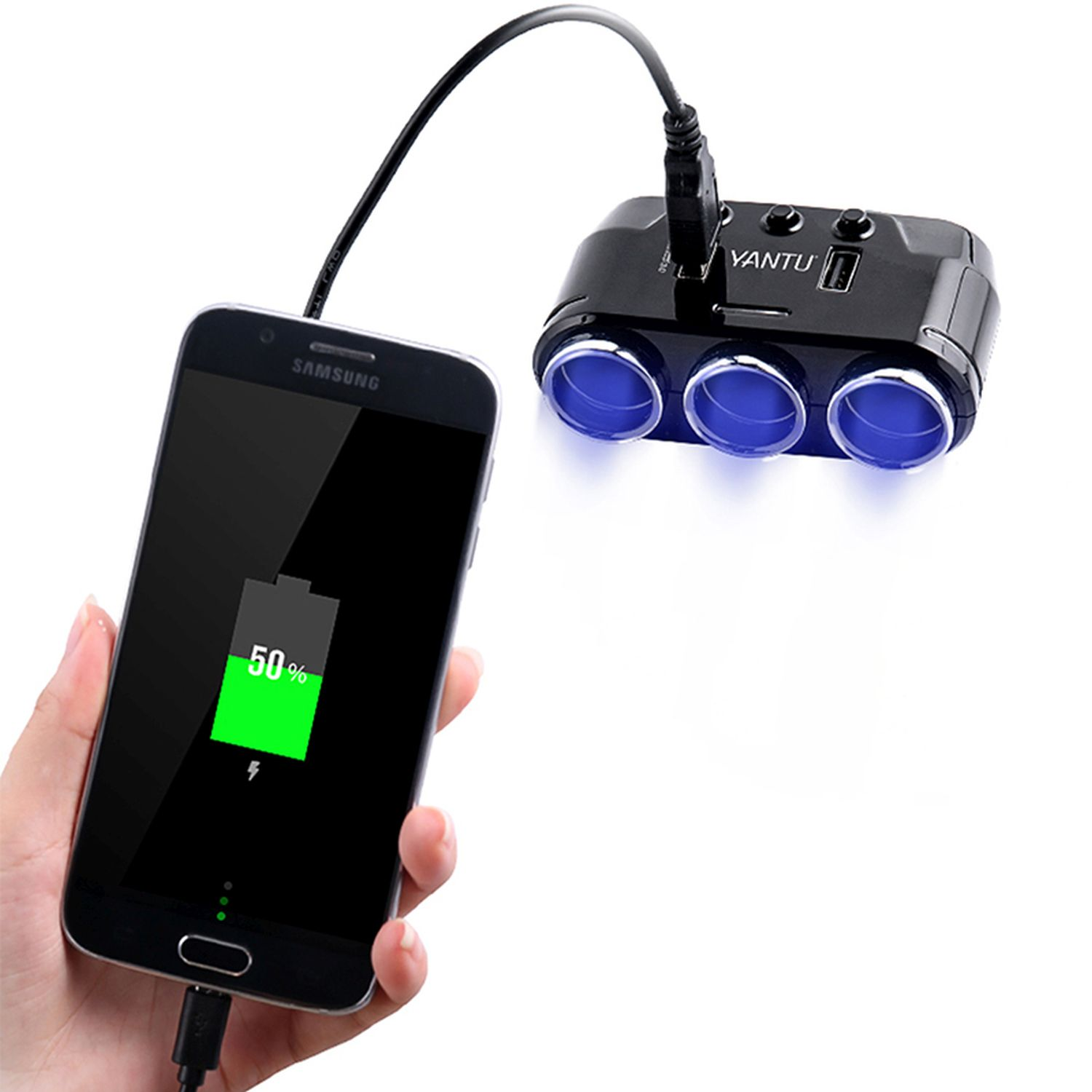 Ein Telefon, das mit einem Ladeanschluss geladen wird, und ein schwarzes Autoladegerät mit blauen Lichtern.