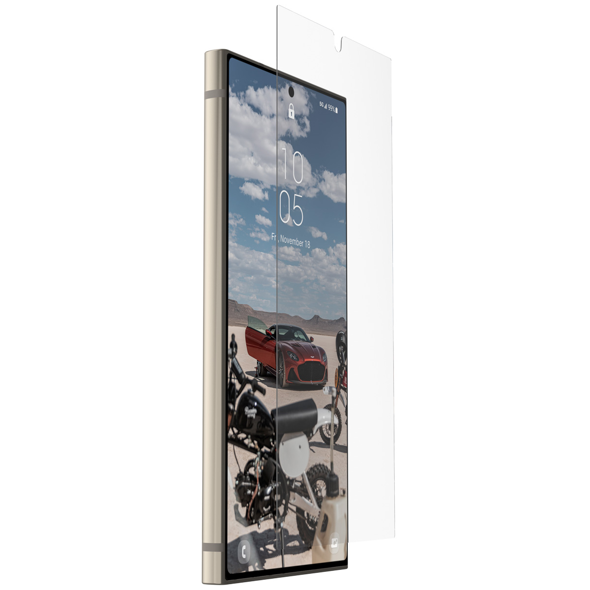Een gouden smartphone met een schermbeschermer met een auto, motorfietsen en een horlogeweergave.